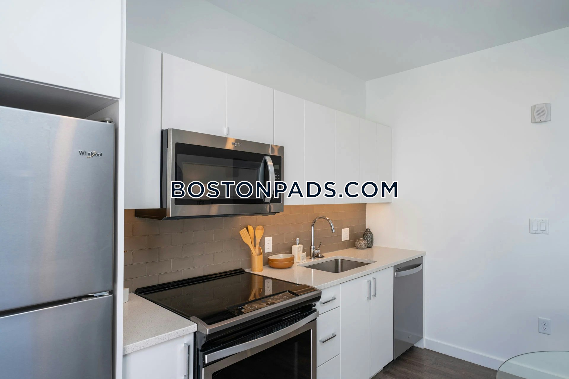 3200 Washington Photo 22