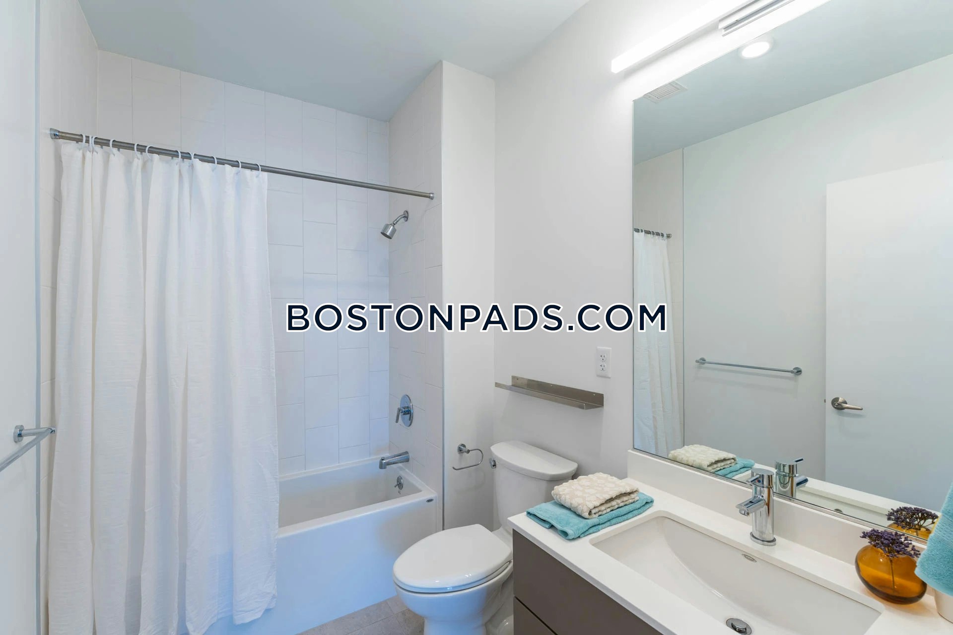 3200 Washington Photo 26