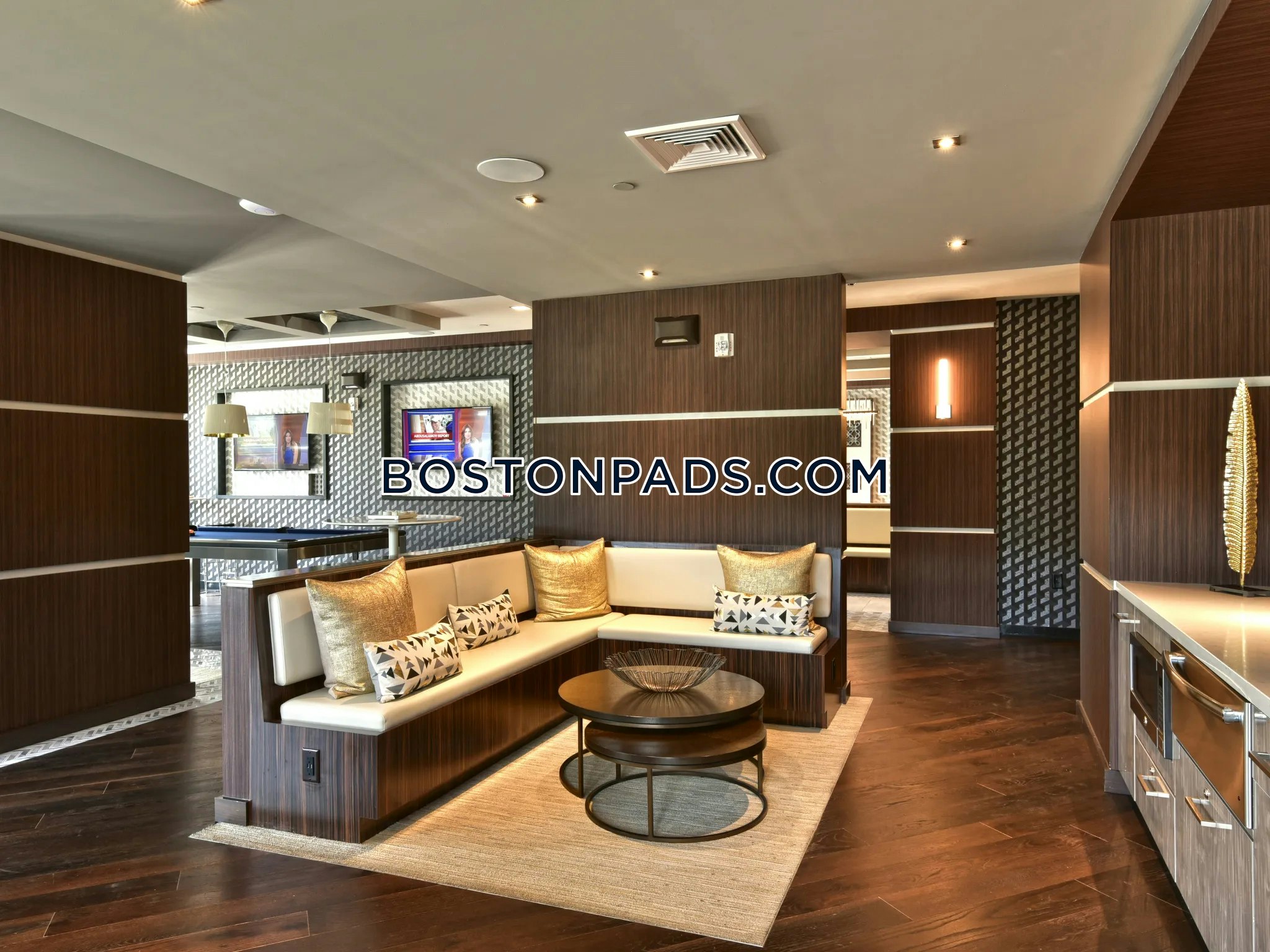 Alister Deco Photo 14