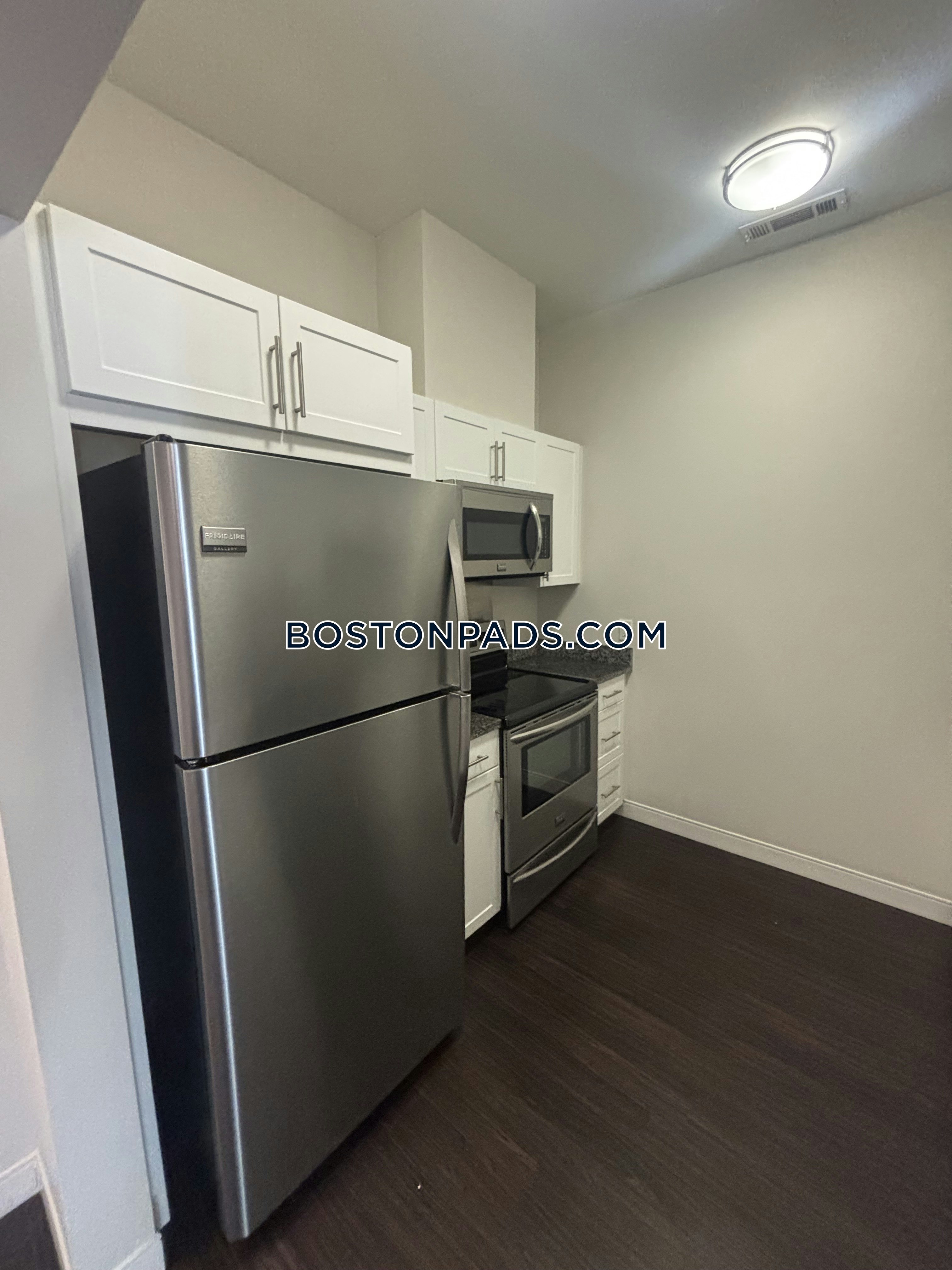 E3 Apartments Photo 37