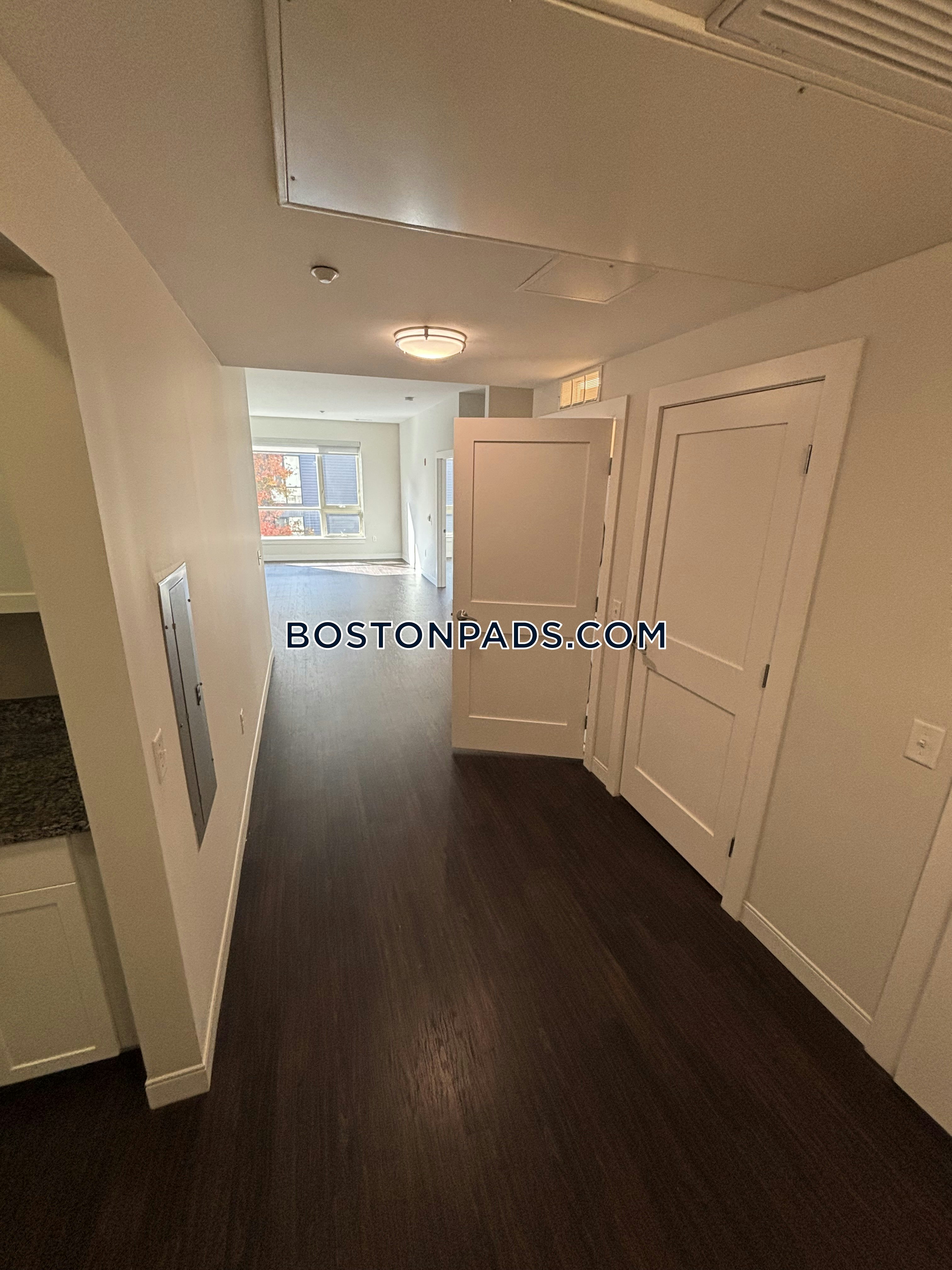 E3 Apartments Photo 43