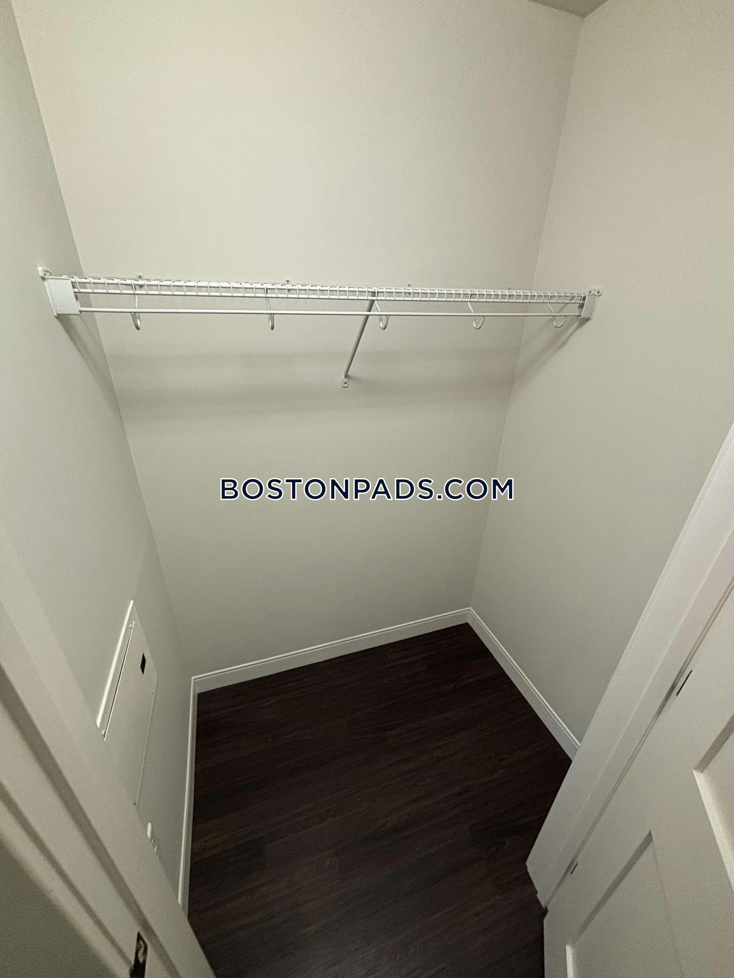 E3 Apartments Photo 39