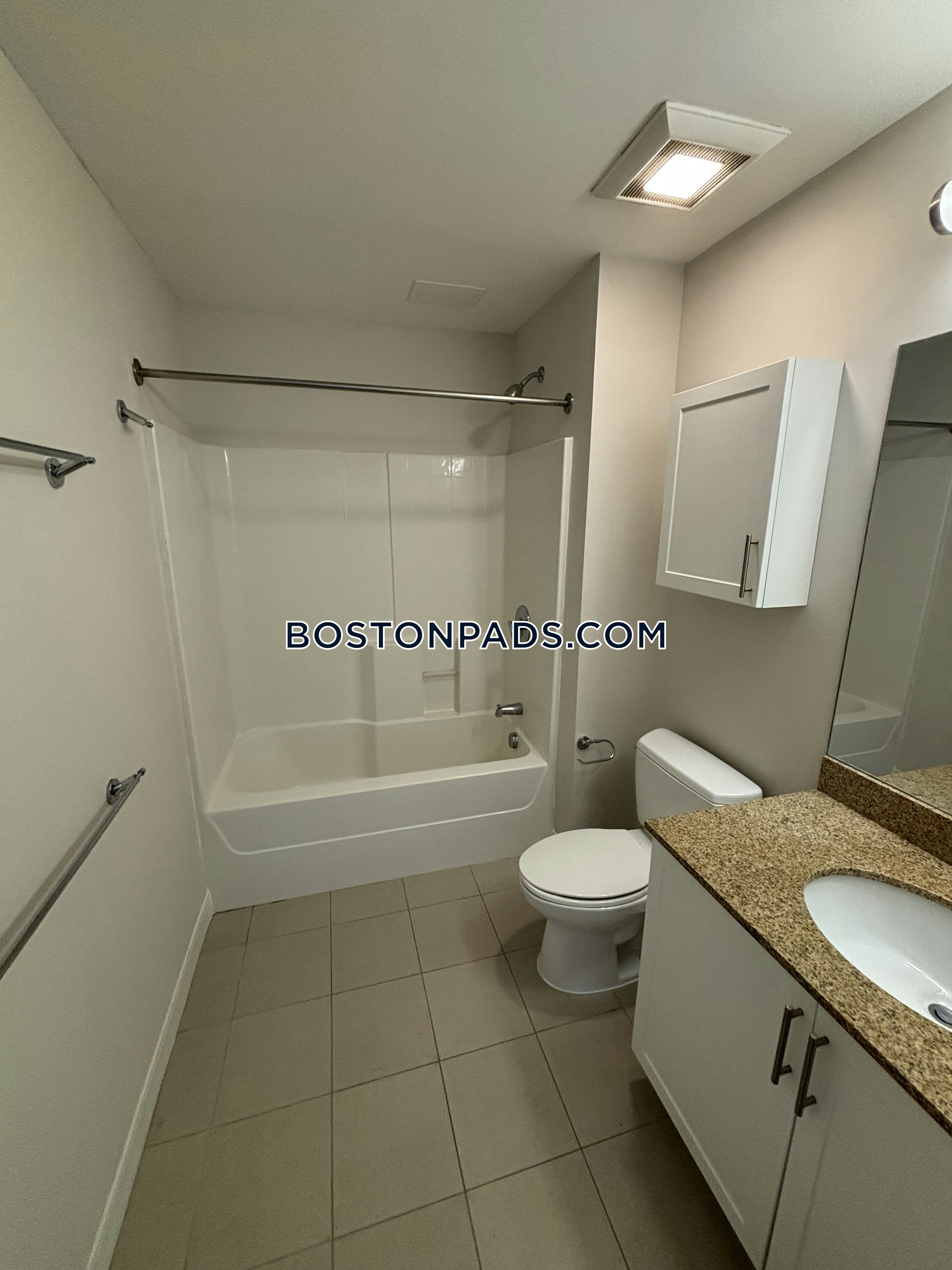 E3 Apartments Photo 56