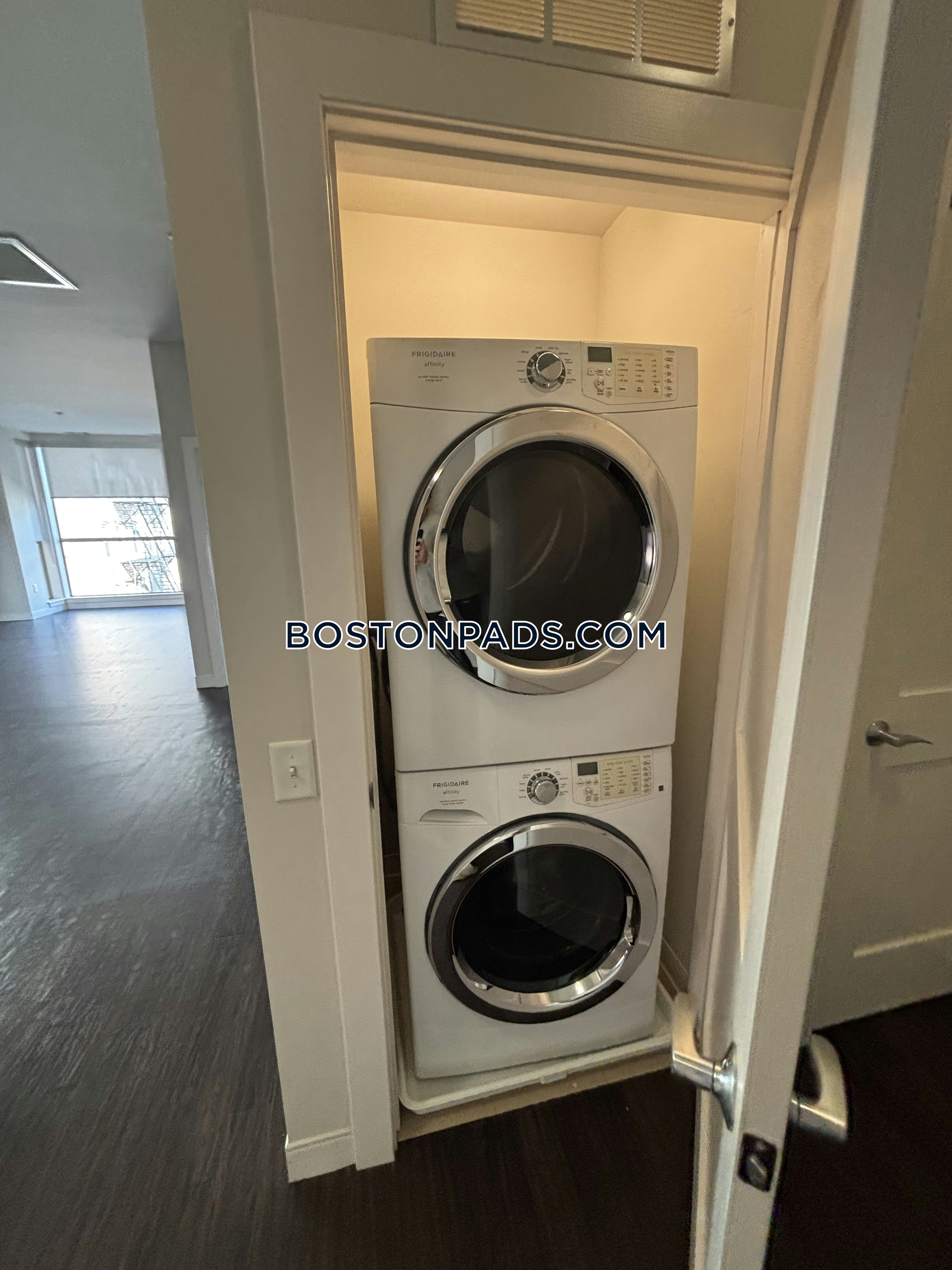 E3 Apartments Photo 53