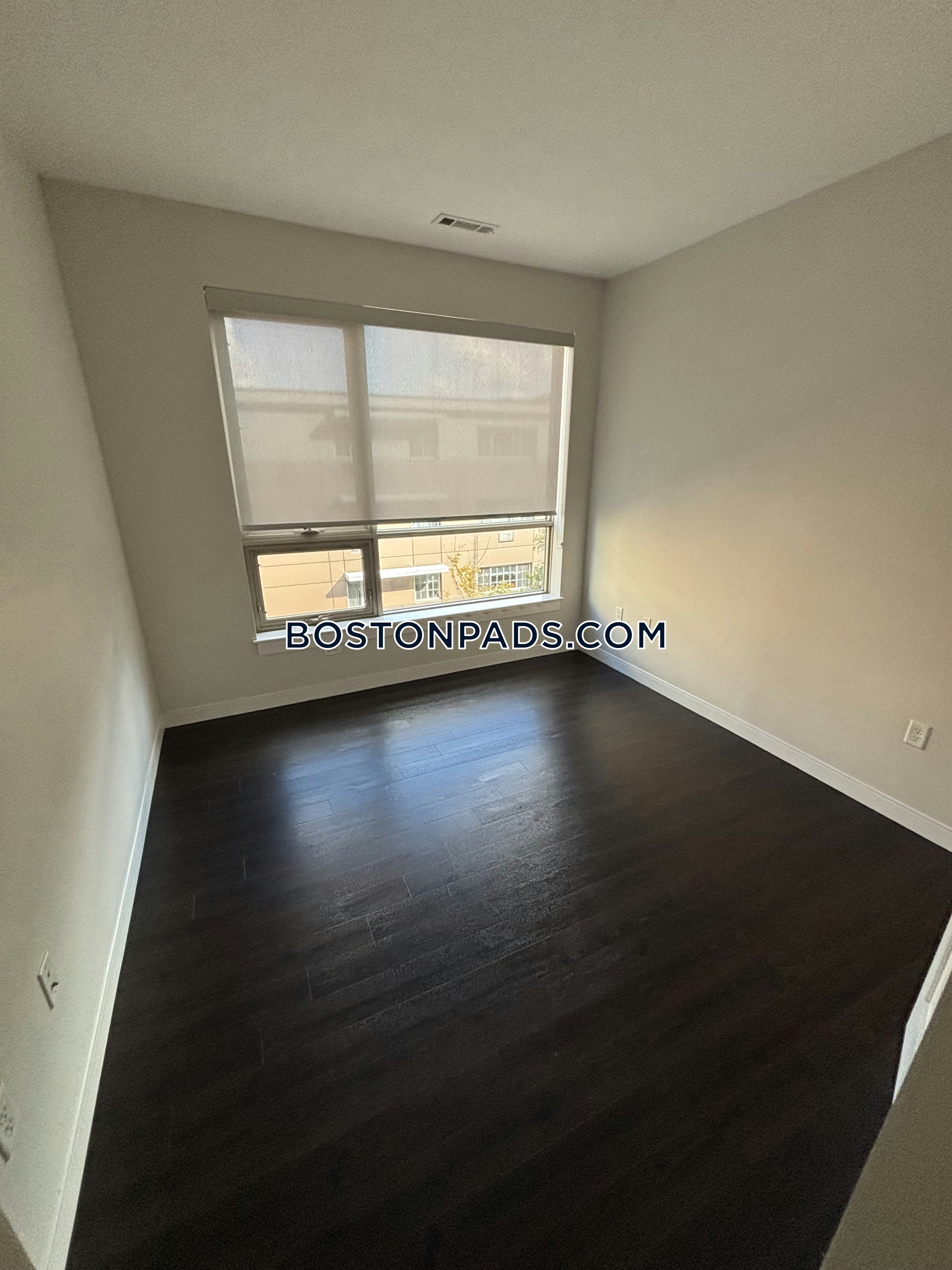 E3 Apartments Photo 22