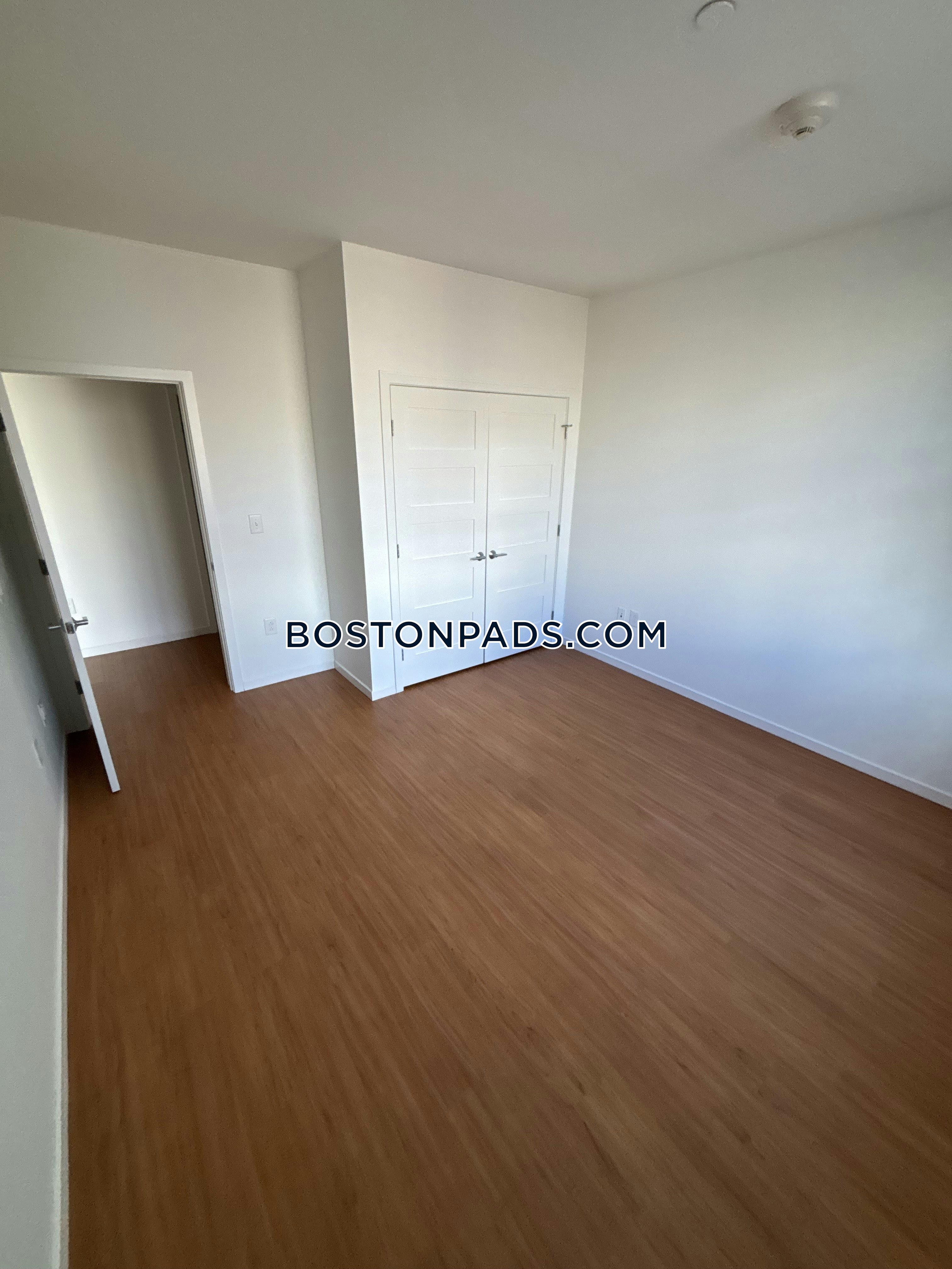 E3 Apartments Photo 48