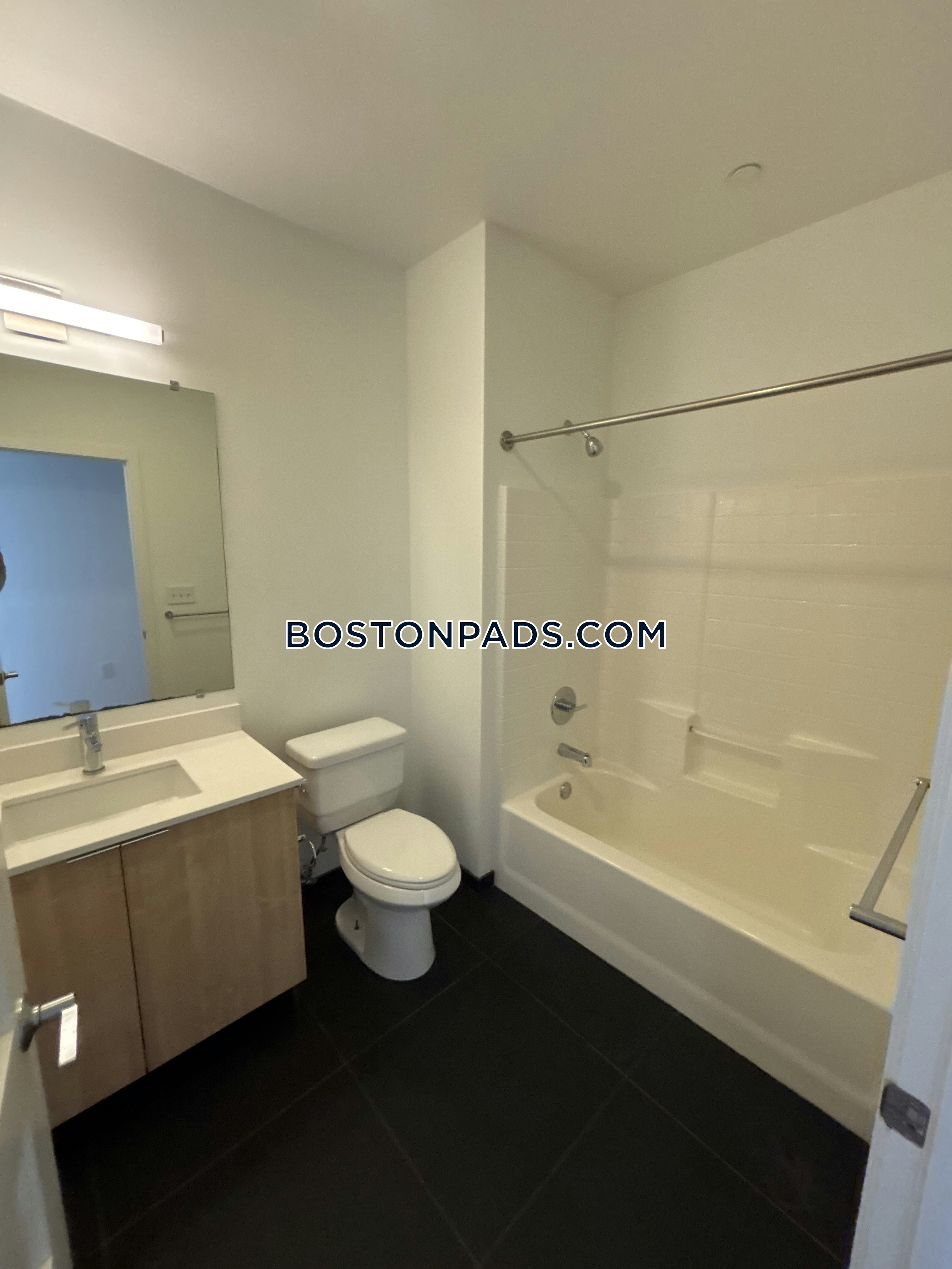 E3 Apartments Photo 40