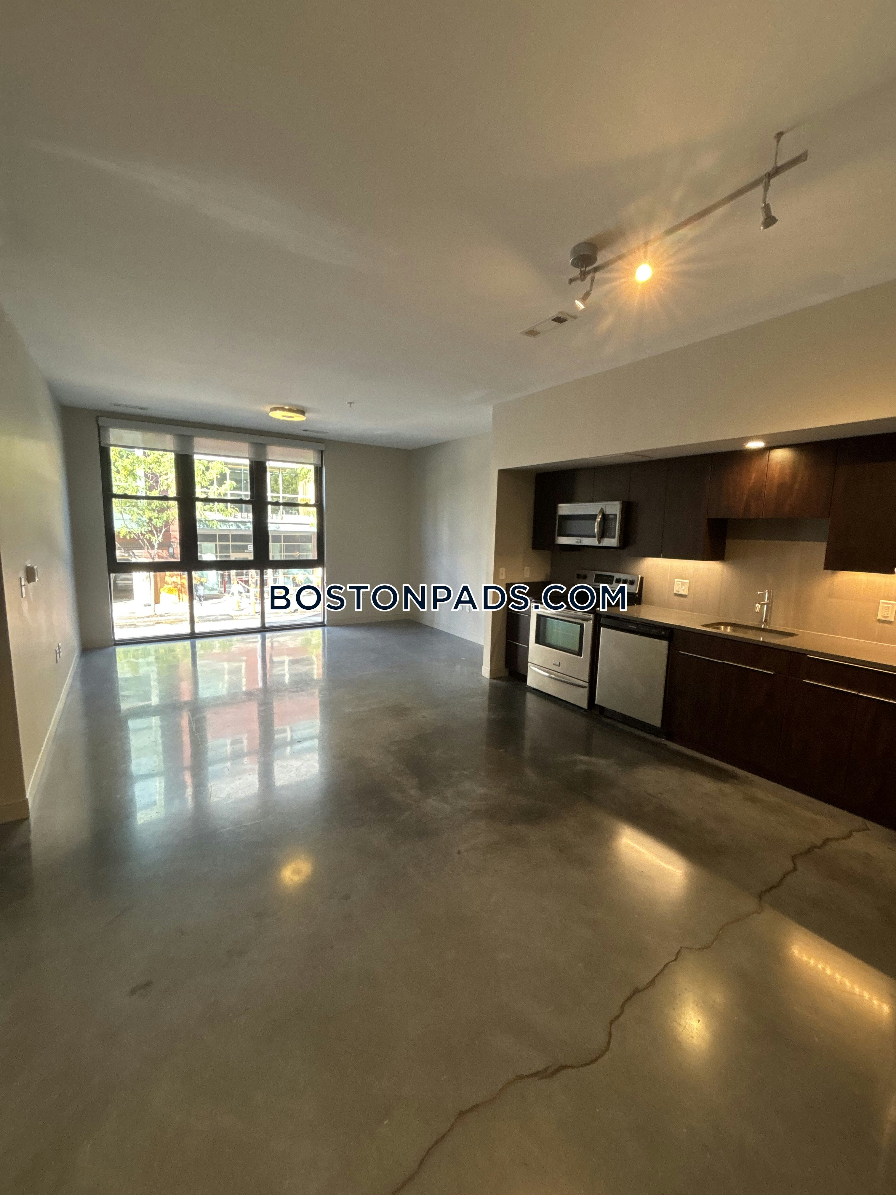 E3 Apartments Photo 42