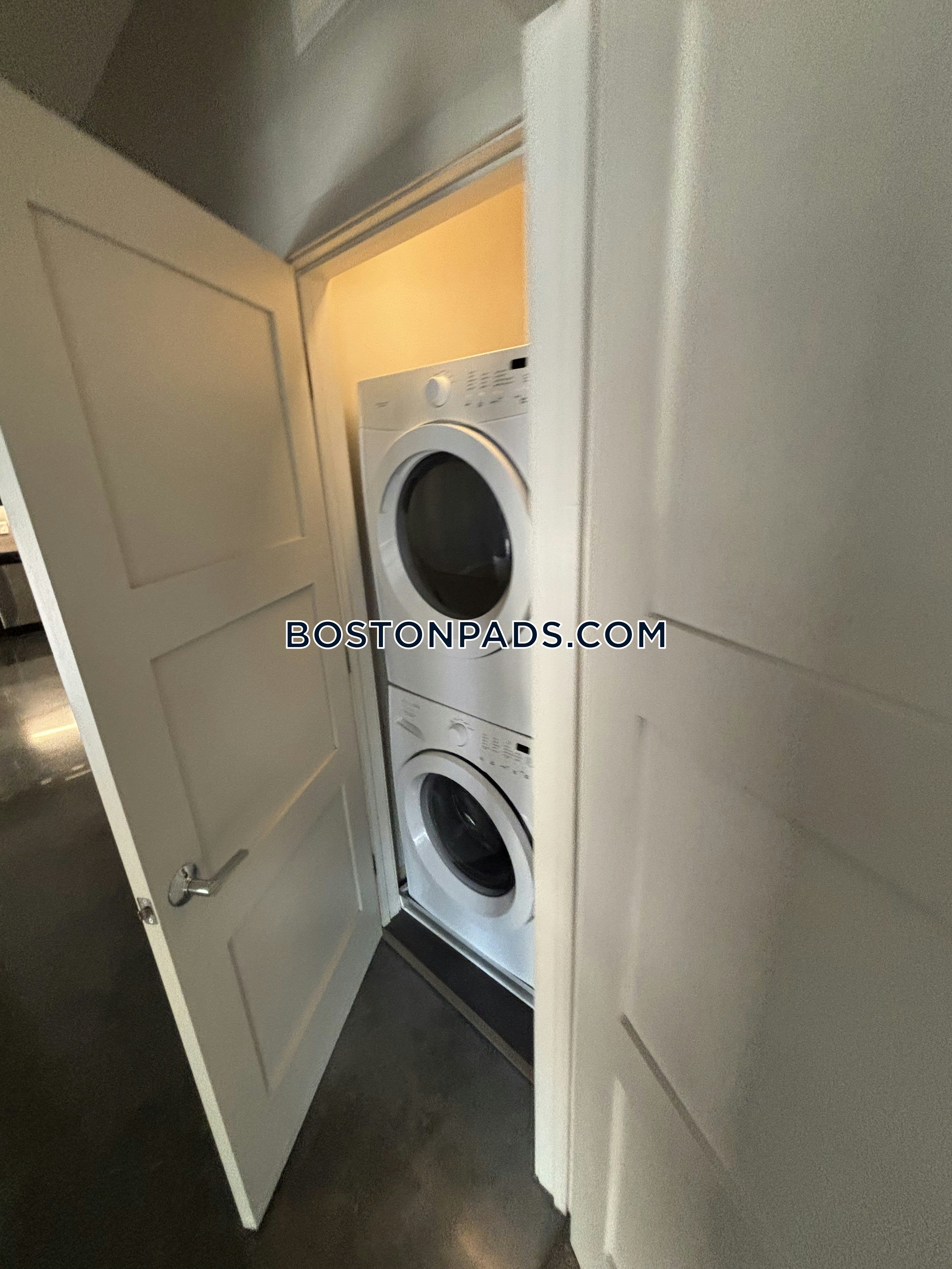 E3 Apartments Photo 52