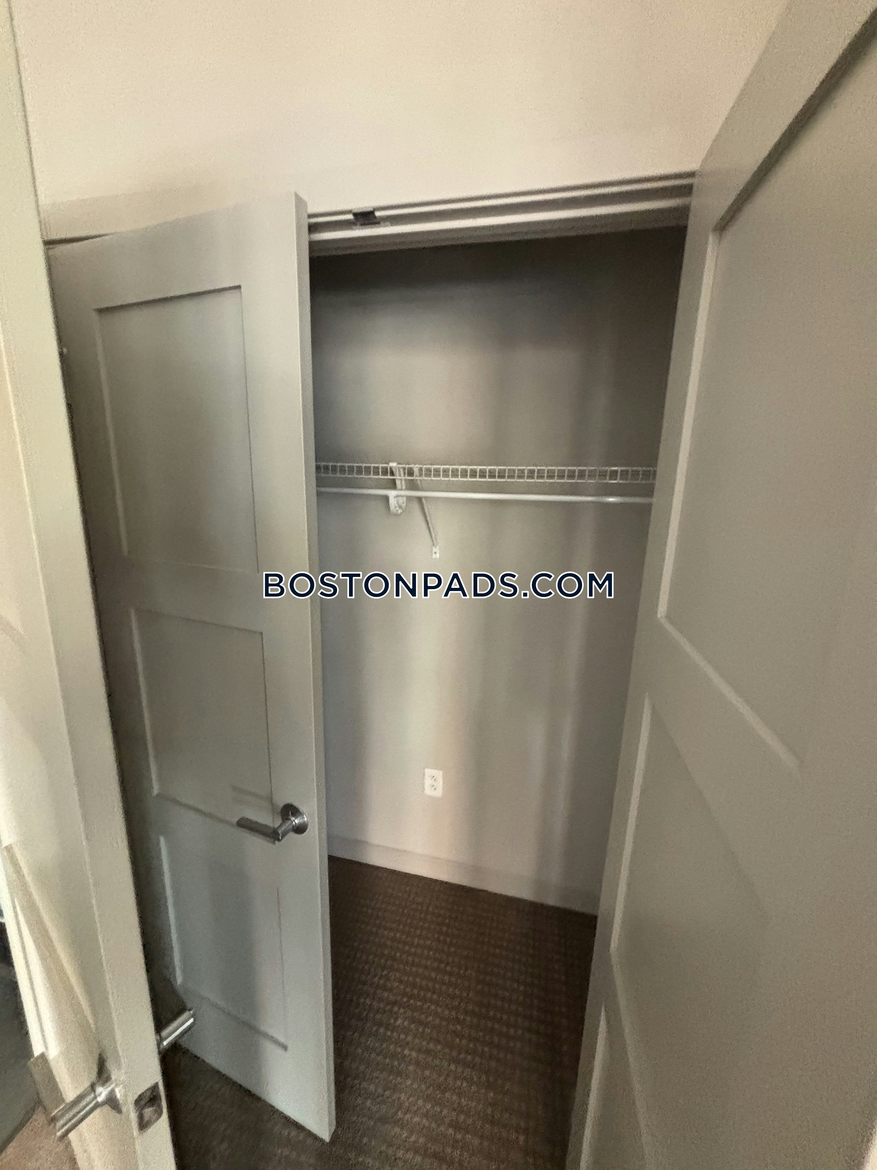 E3 Apartments Photo 47