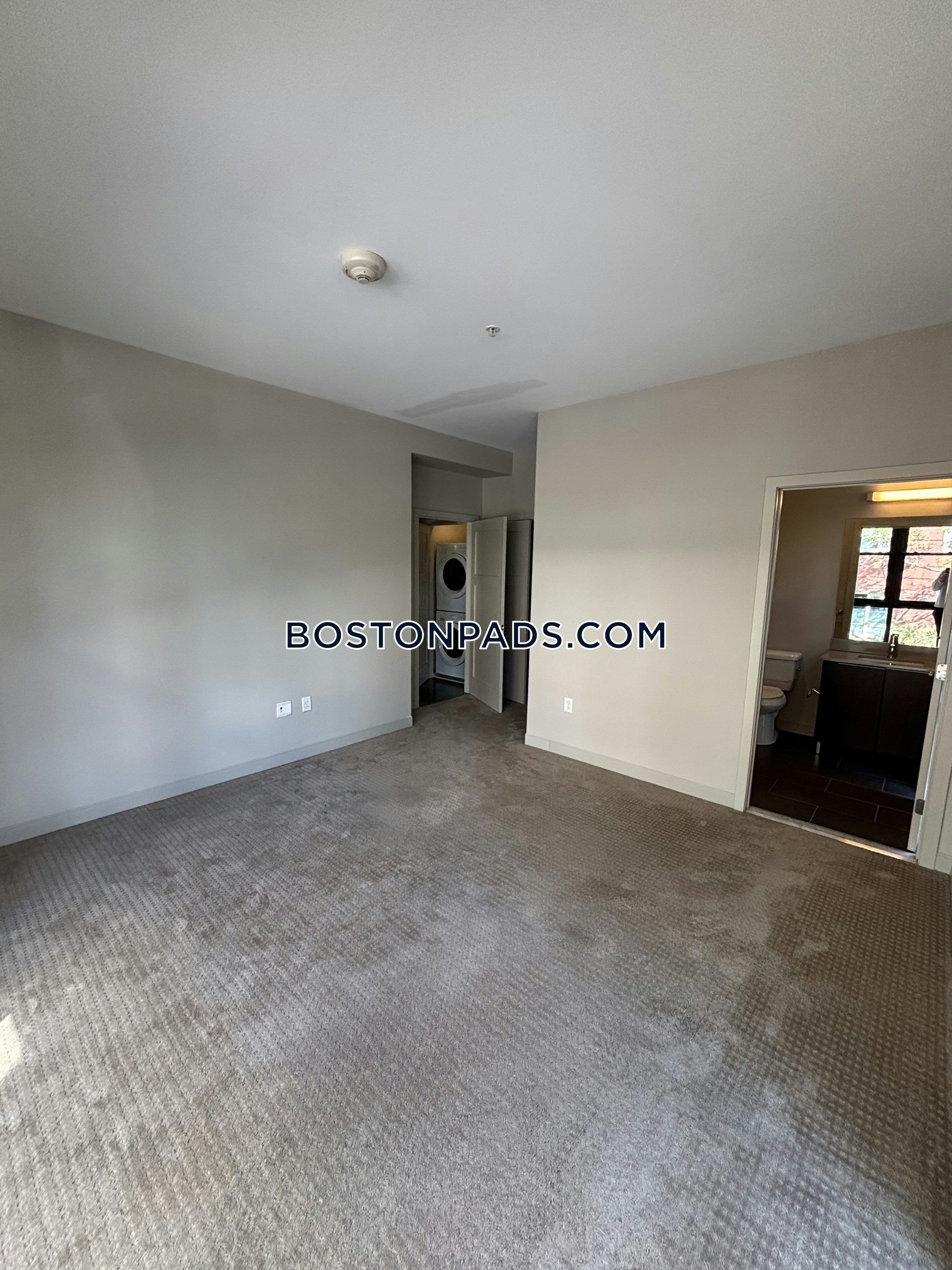 E3 Apartments Photo 15