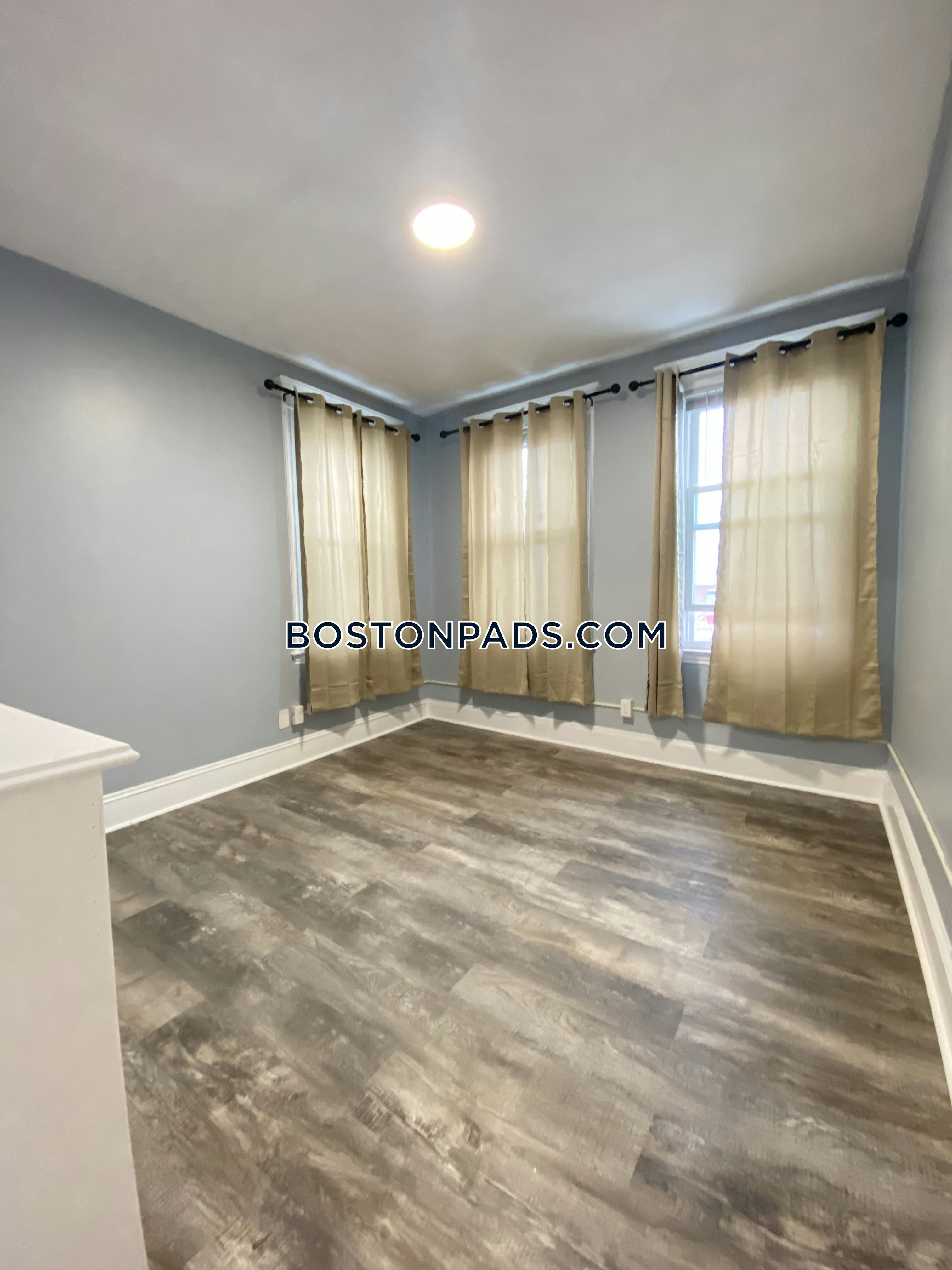 Amy Lowell Apartments Photo 10