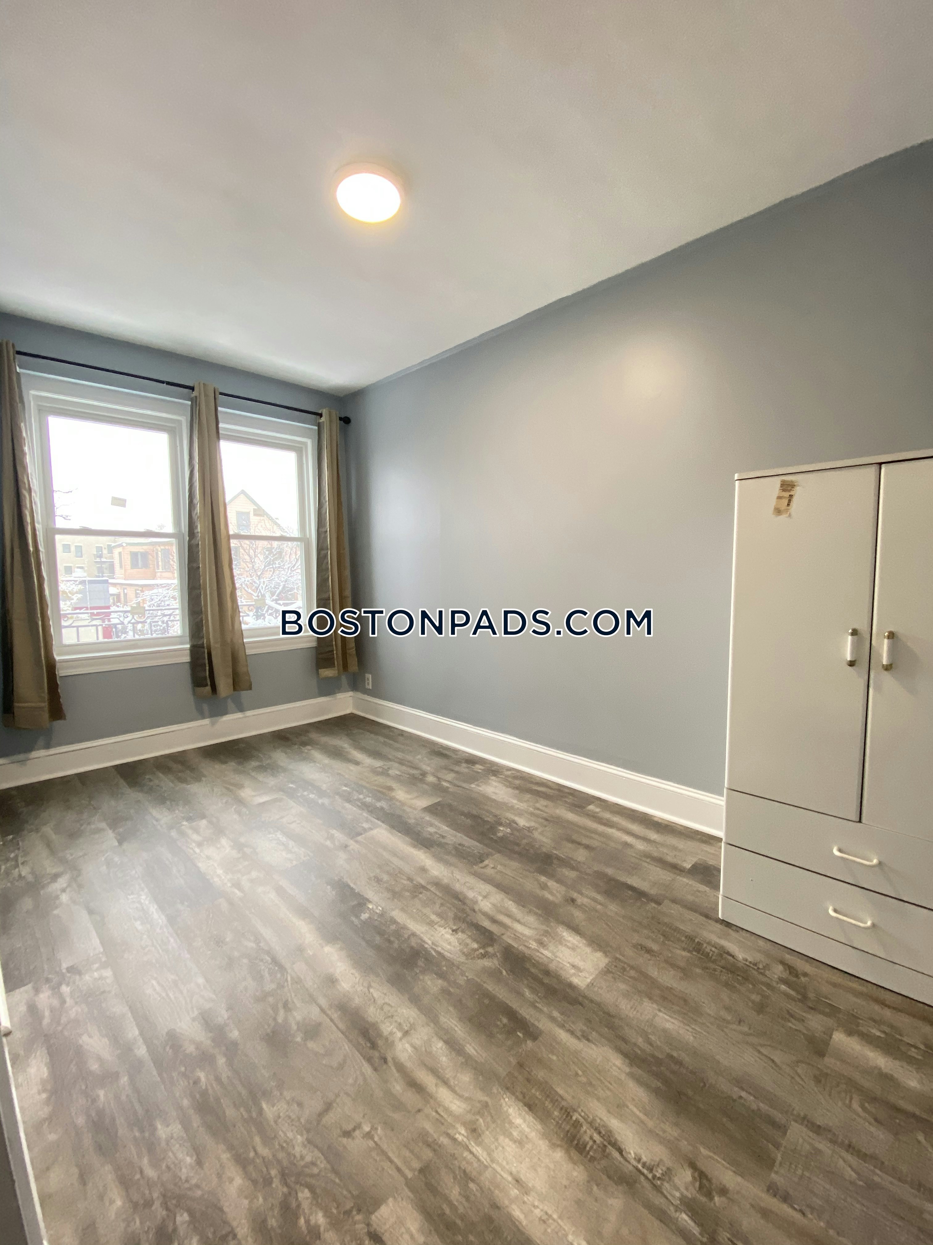 Amy Lowell Apartments Photo 25