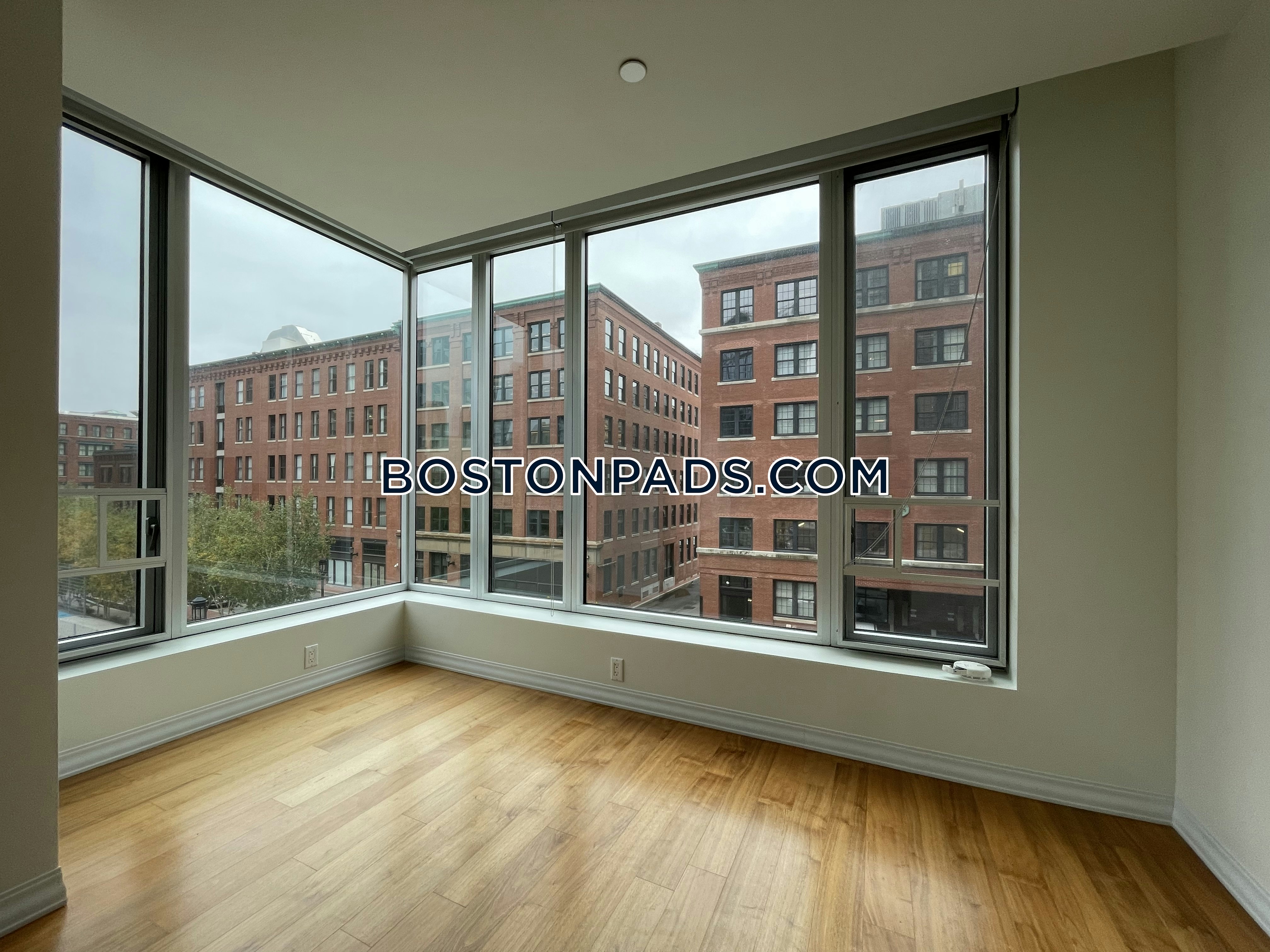 Watermark Seaport Photo 15