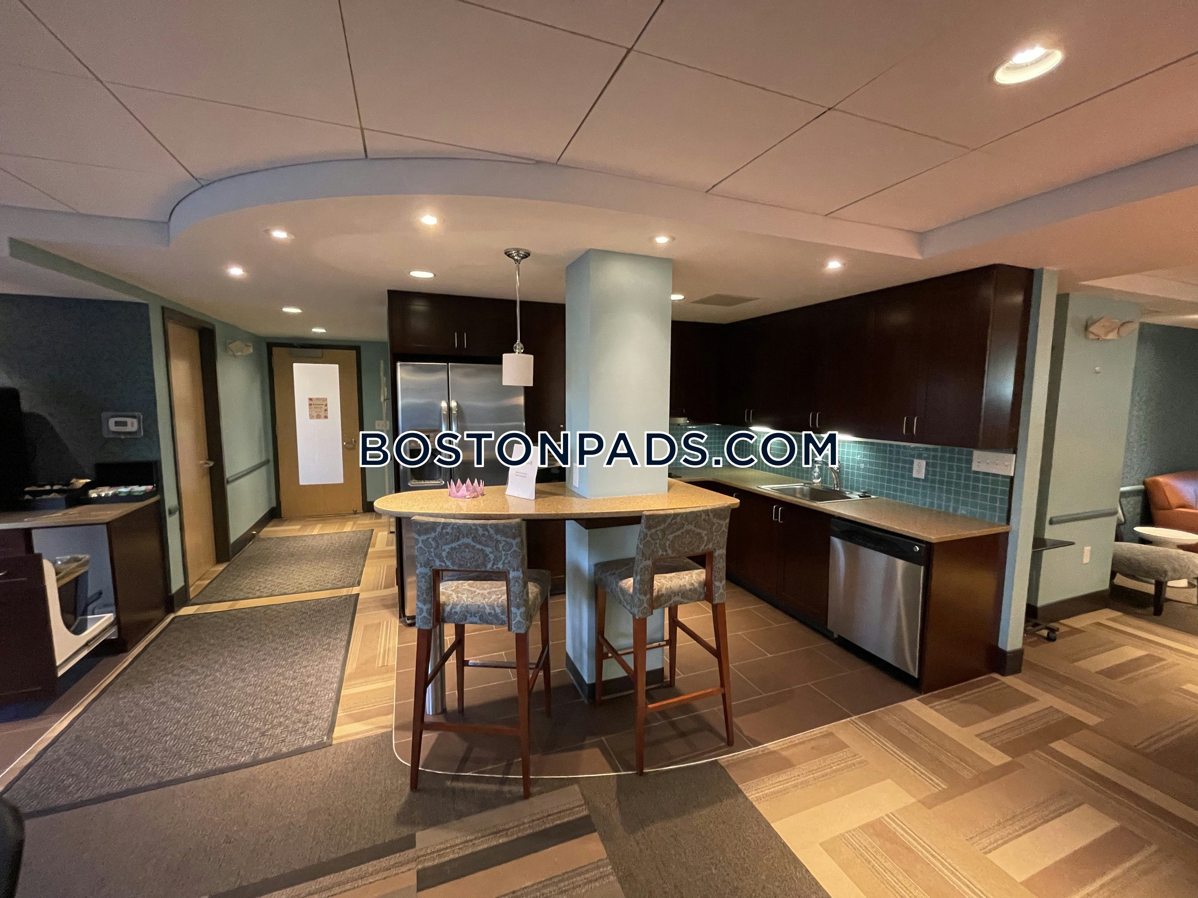 Camelot Court Photo 17