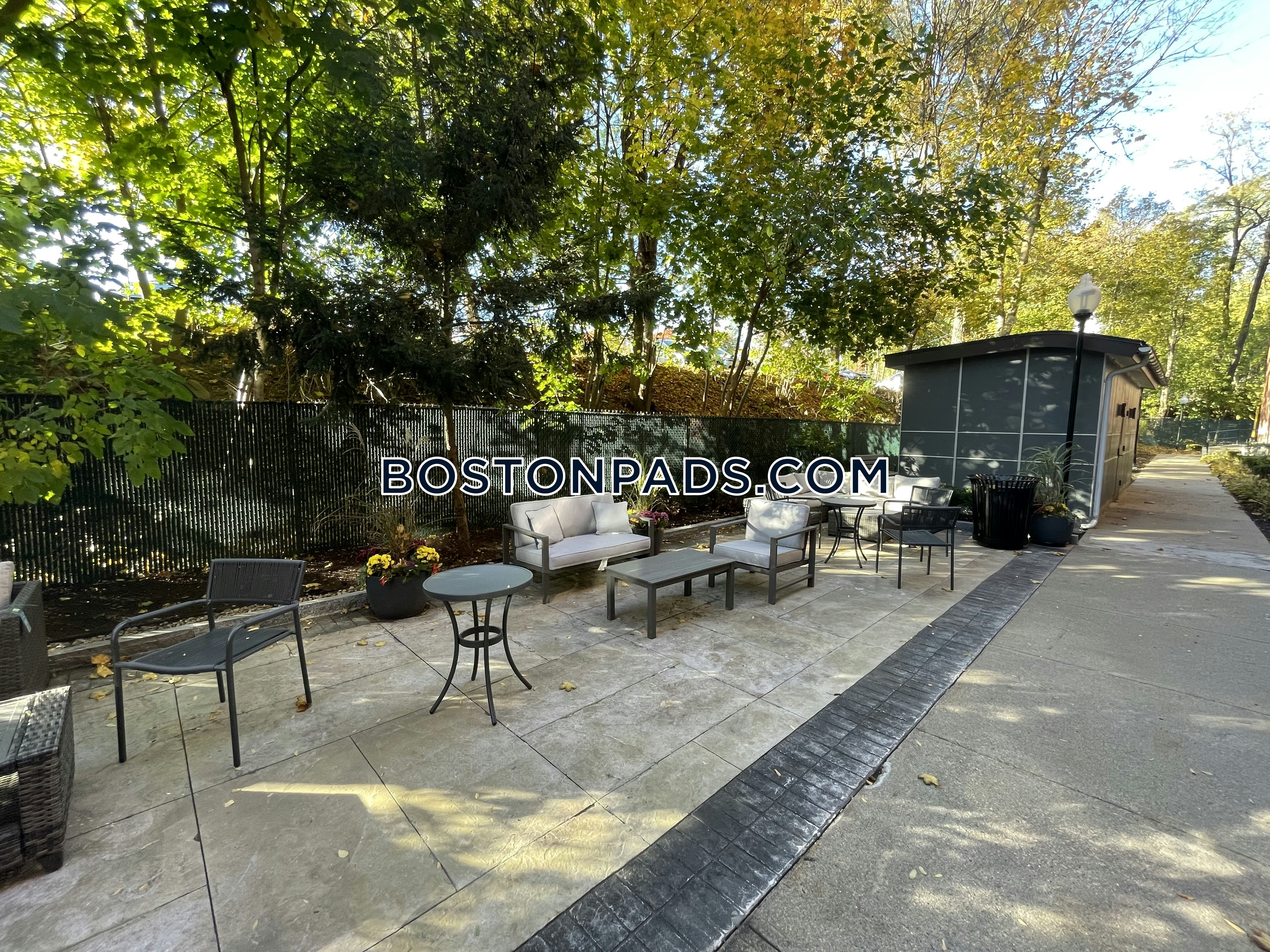 Camelot Court Photo 63