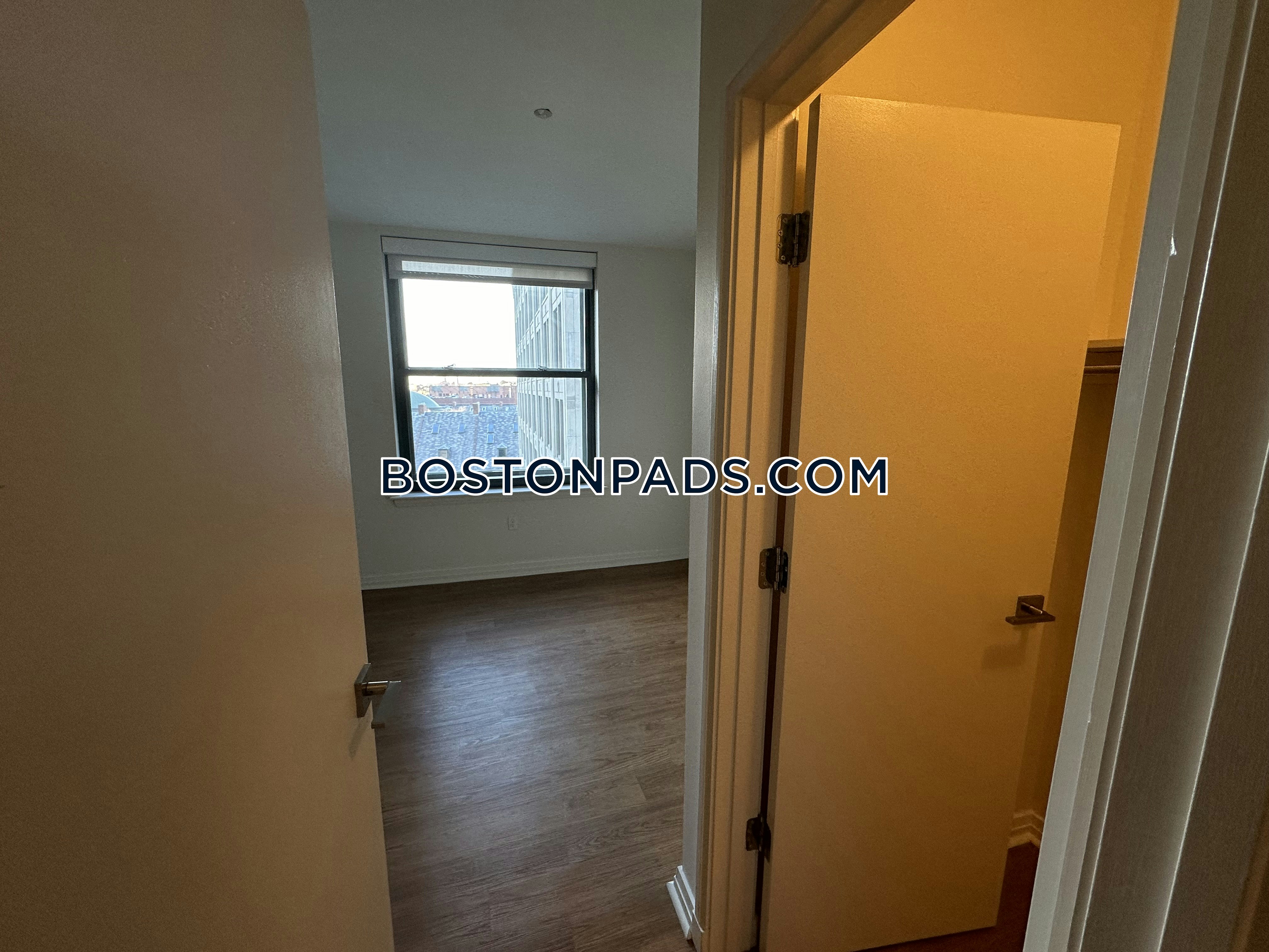 One India Street Photo 21