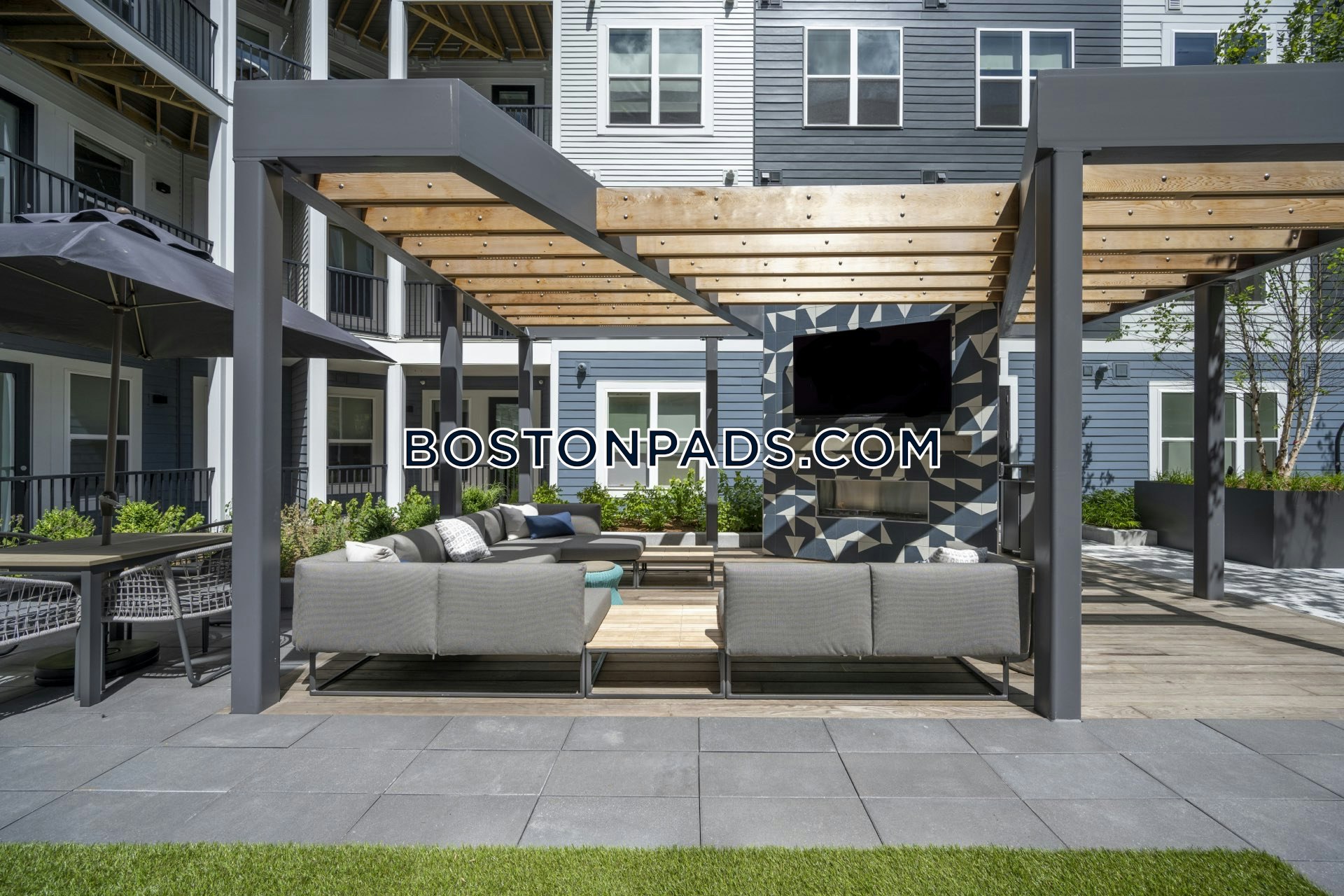 Revolution at Assembly Row Photo 22