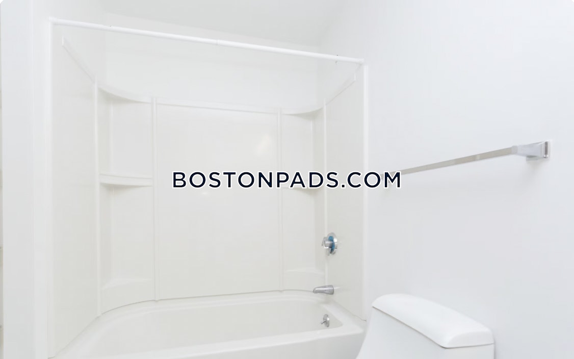 Pleasant Plaza Photo 22