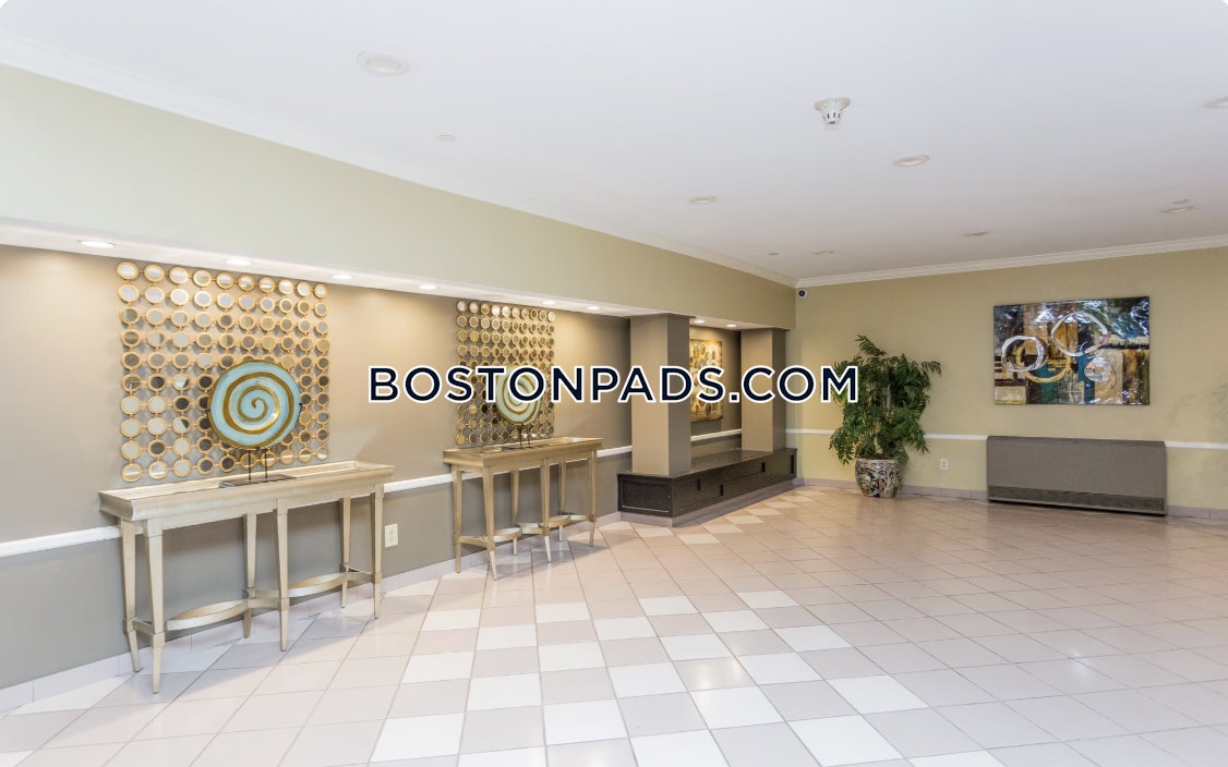 Pleasant Plaza Photo 9