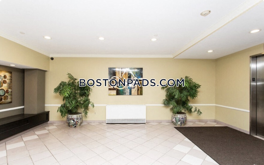 Pleasant Plaza Photo 8