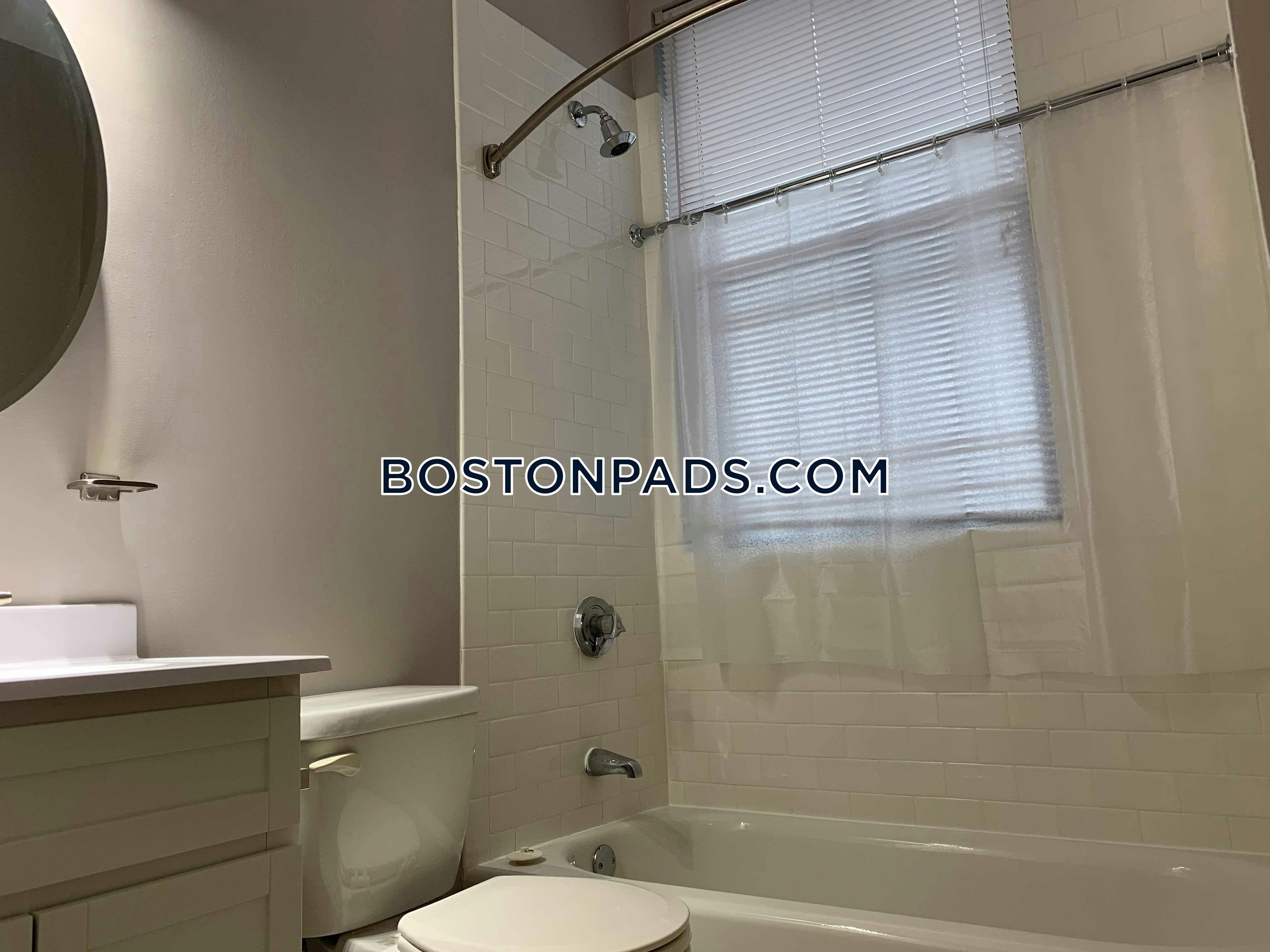 Burbank Apartments Photo 4