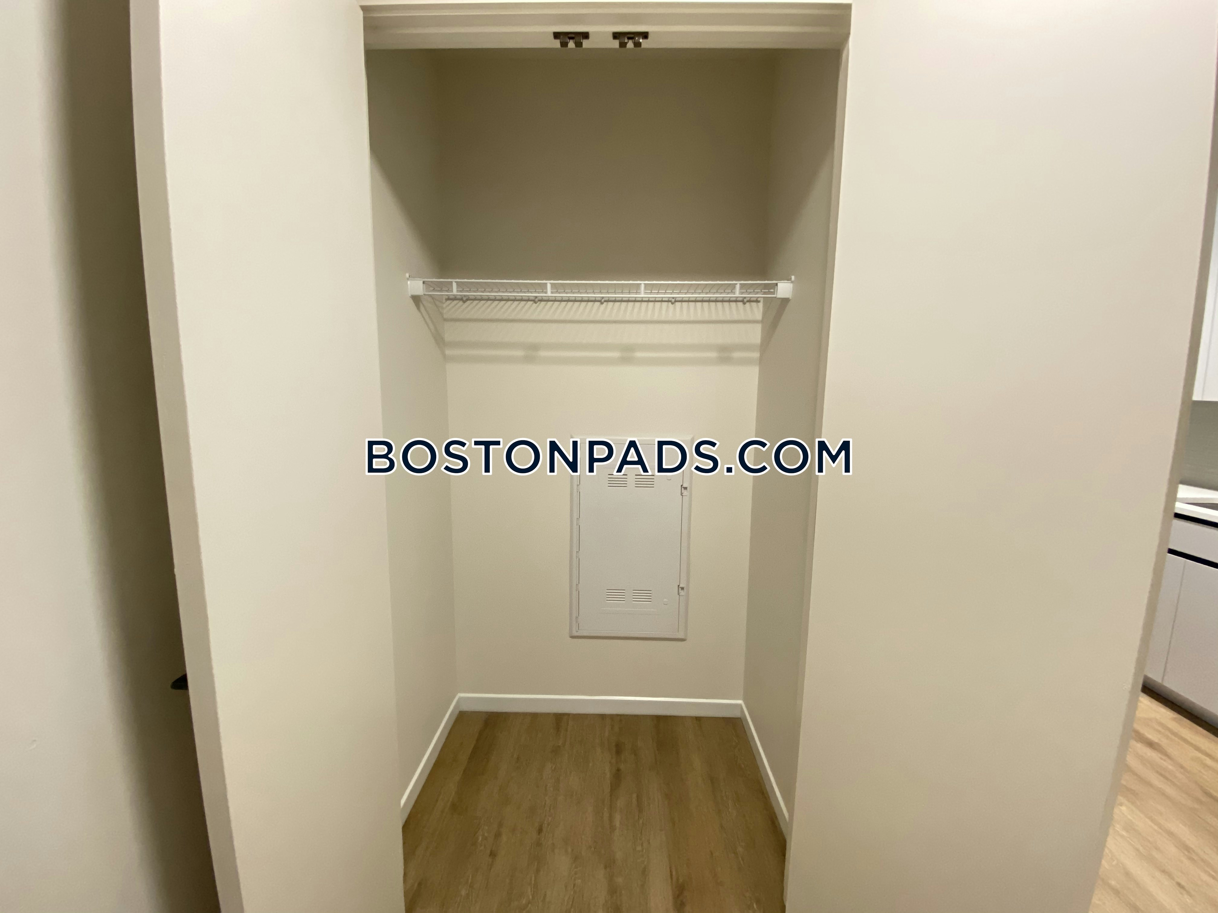 Alyx Seaport Photo 67