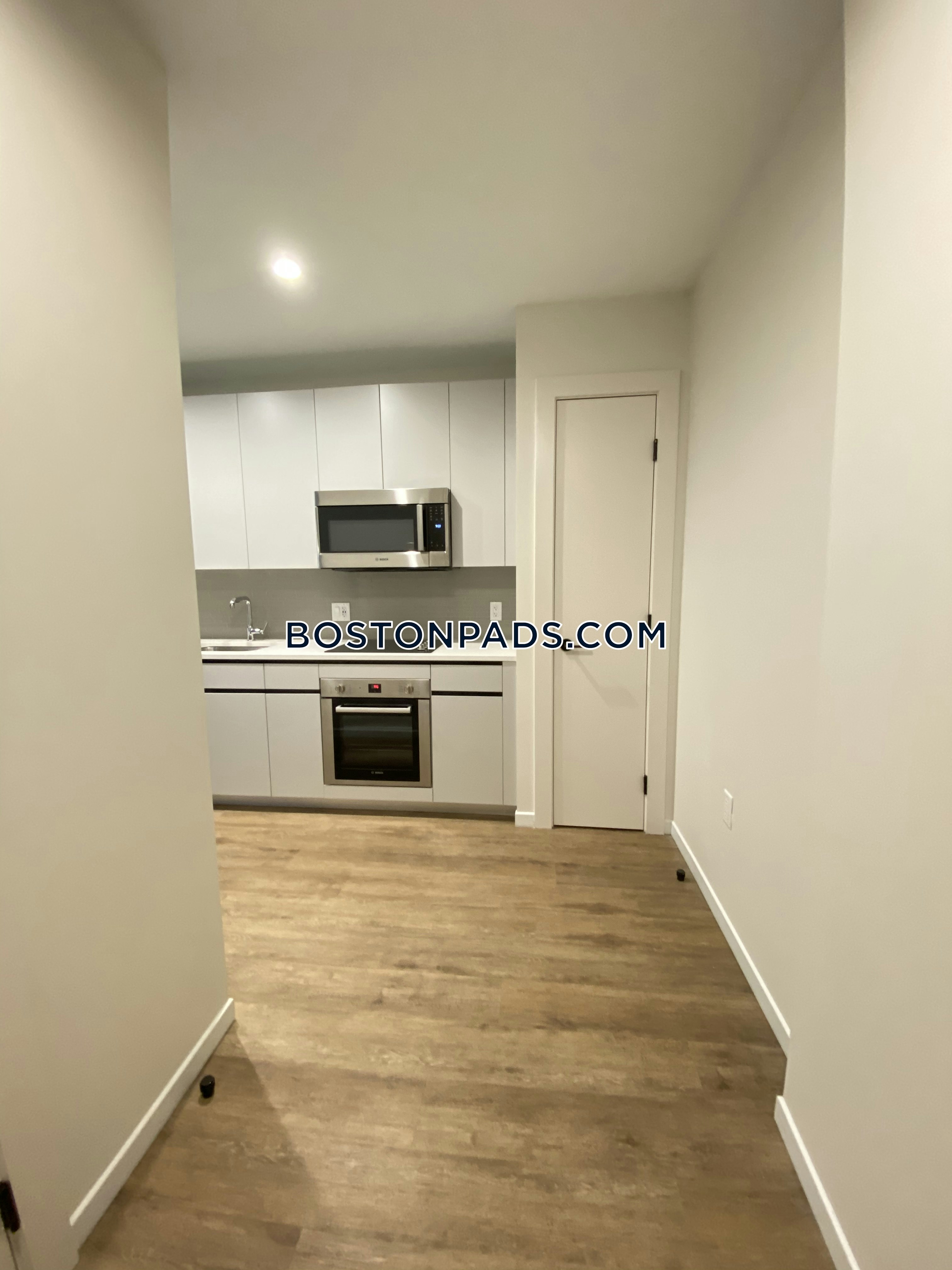 Alyx Seaport Photo 29