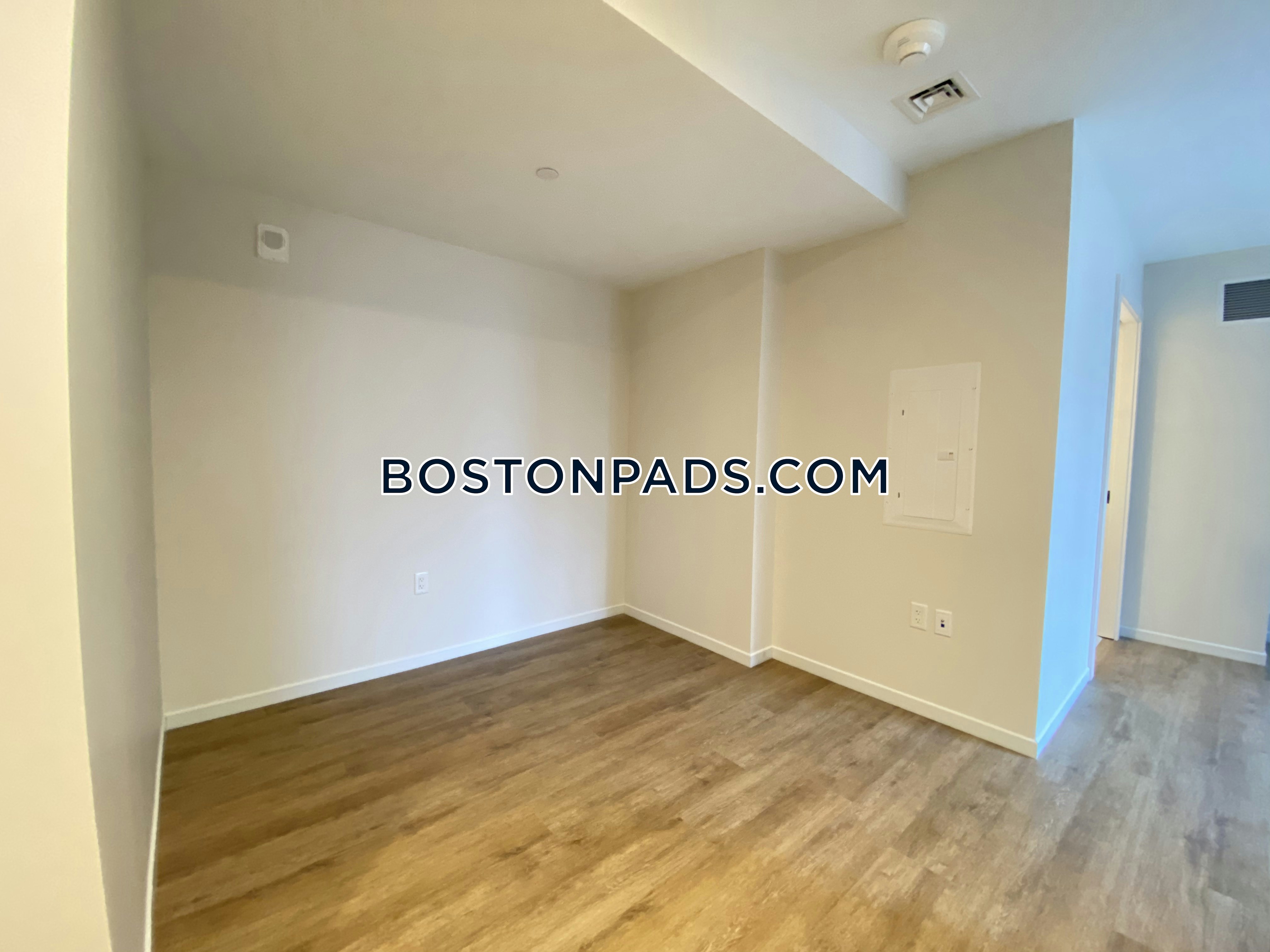 Alyx Seaport Photo 73