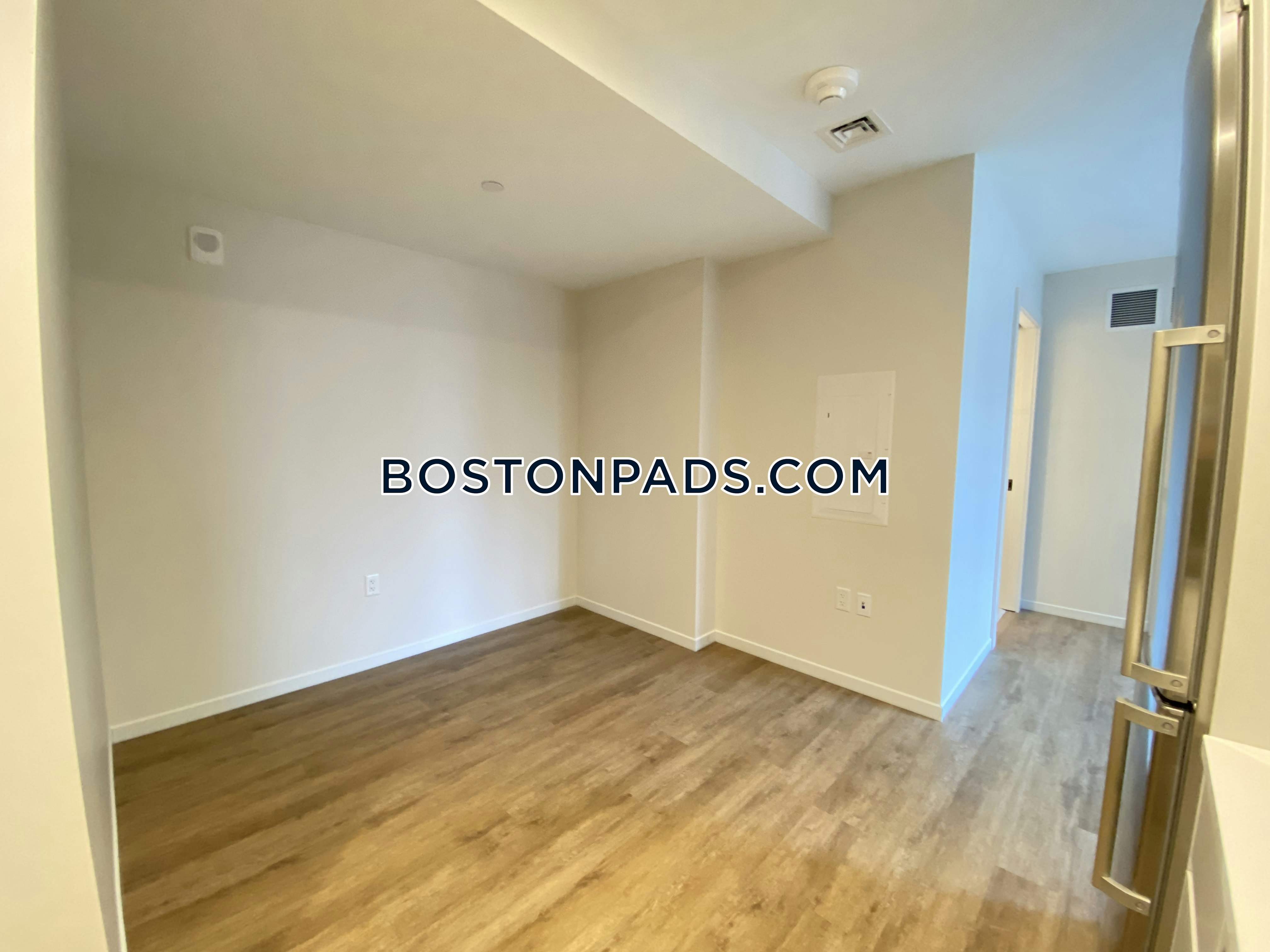 Alyx Seaport Photo 72