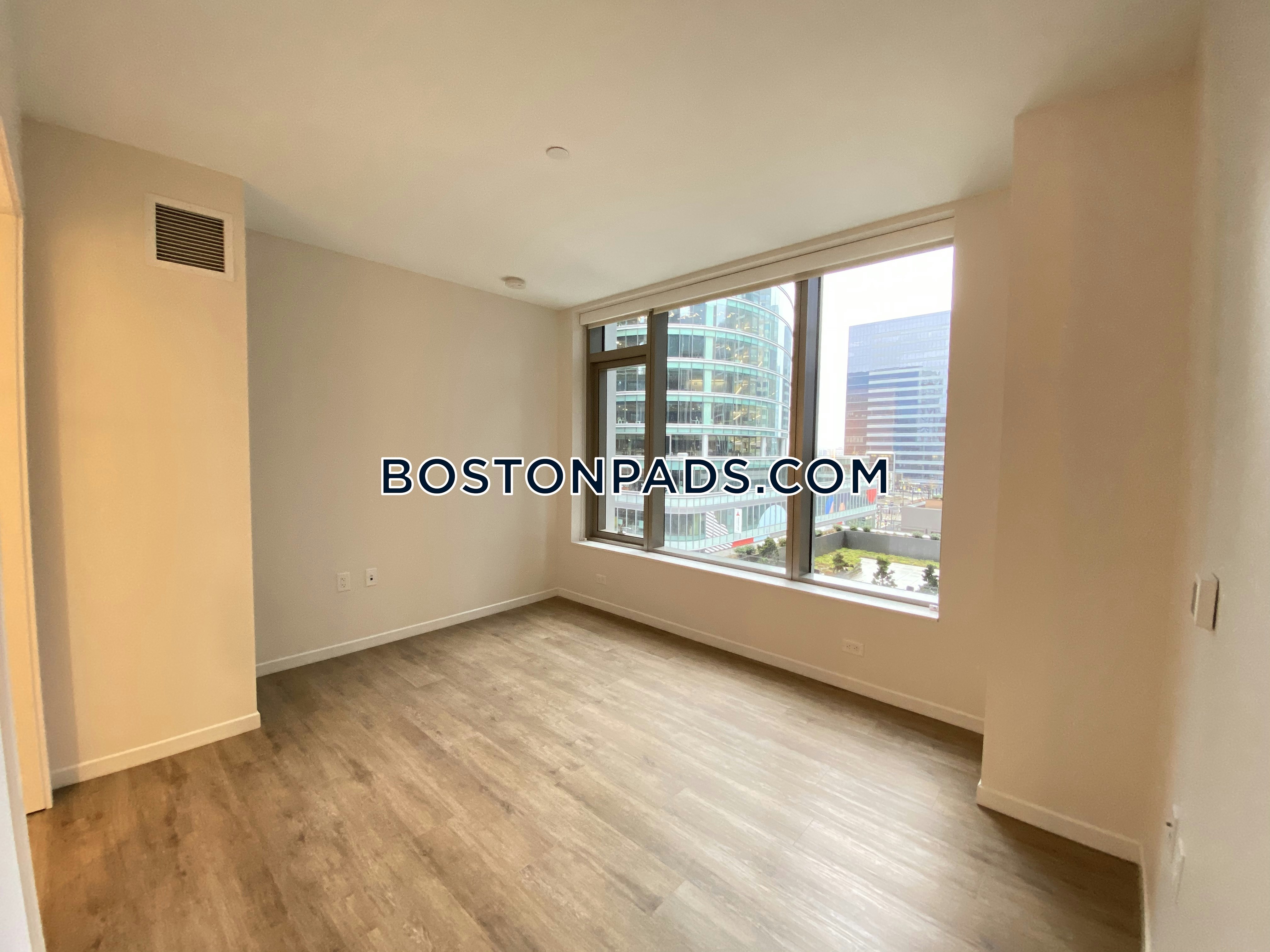 Alyx Seaport Photo 74