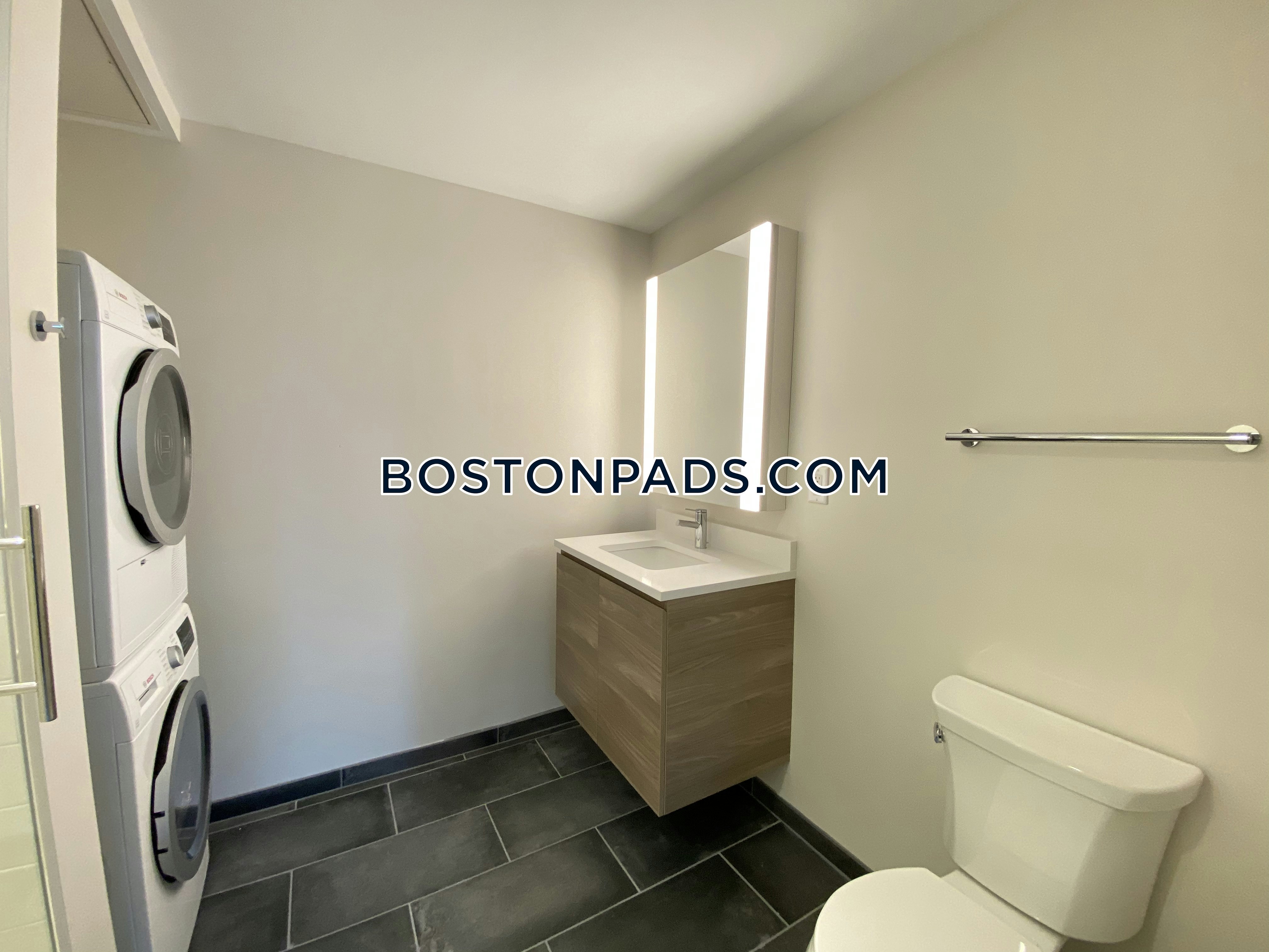 Alyx Seaport Photo 75