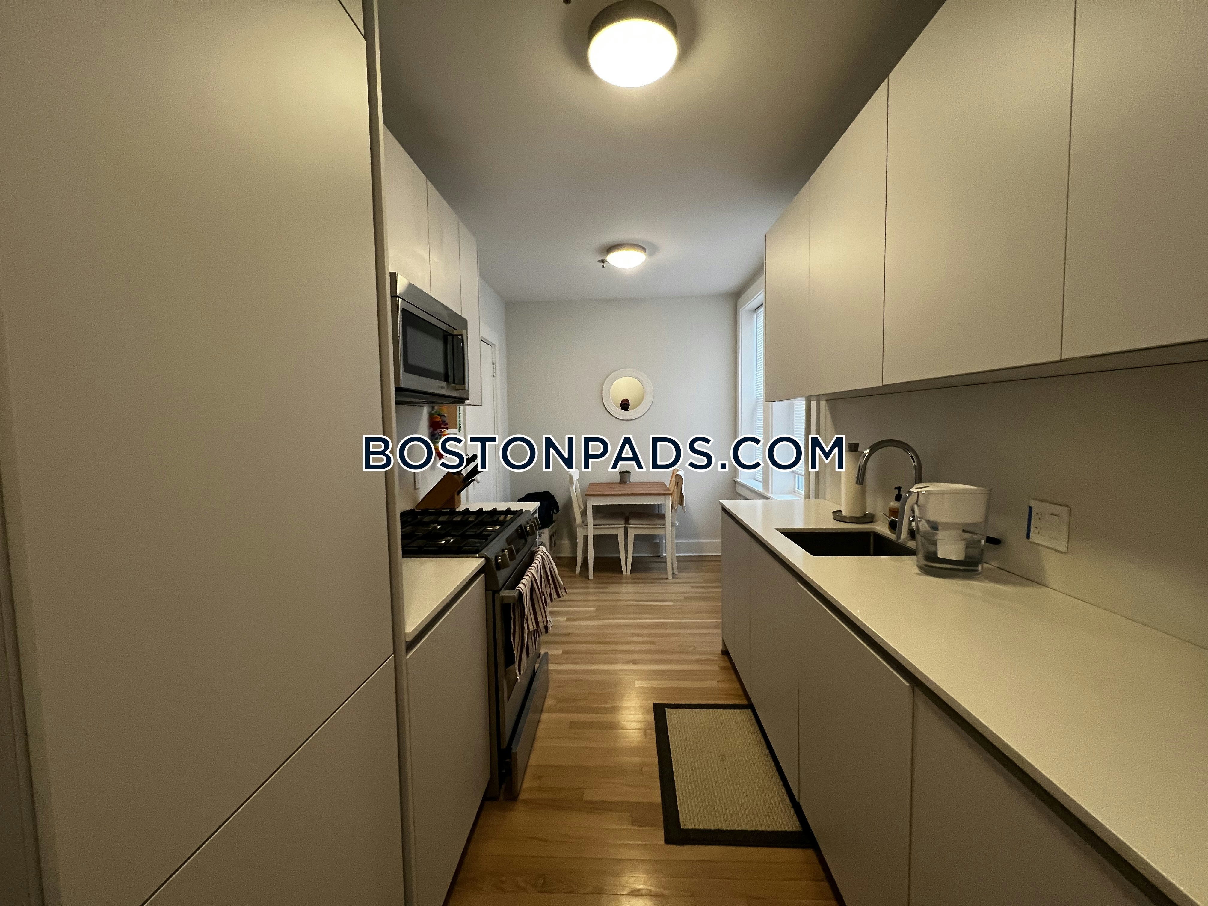 E3 Apartments Photo 59