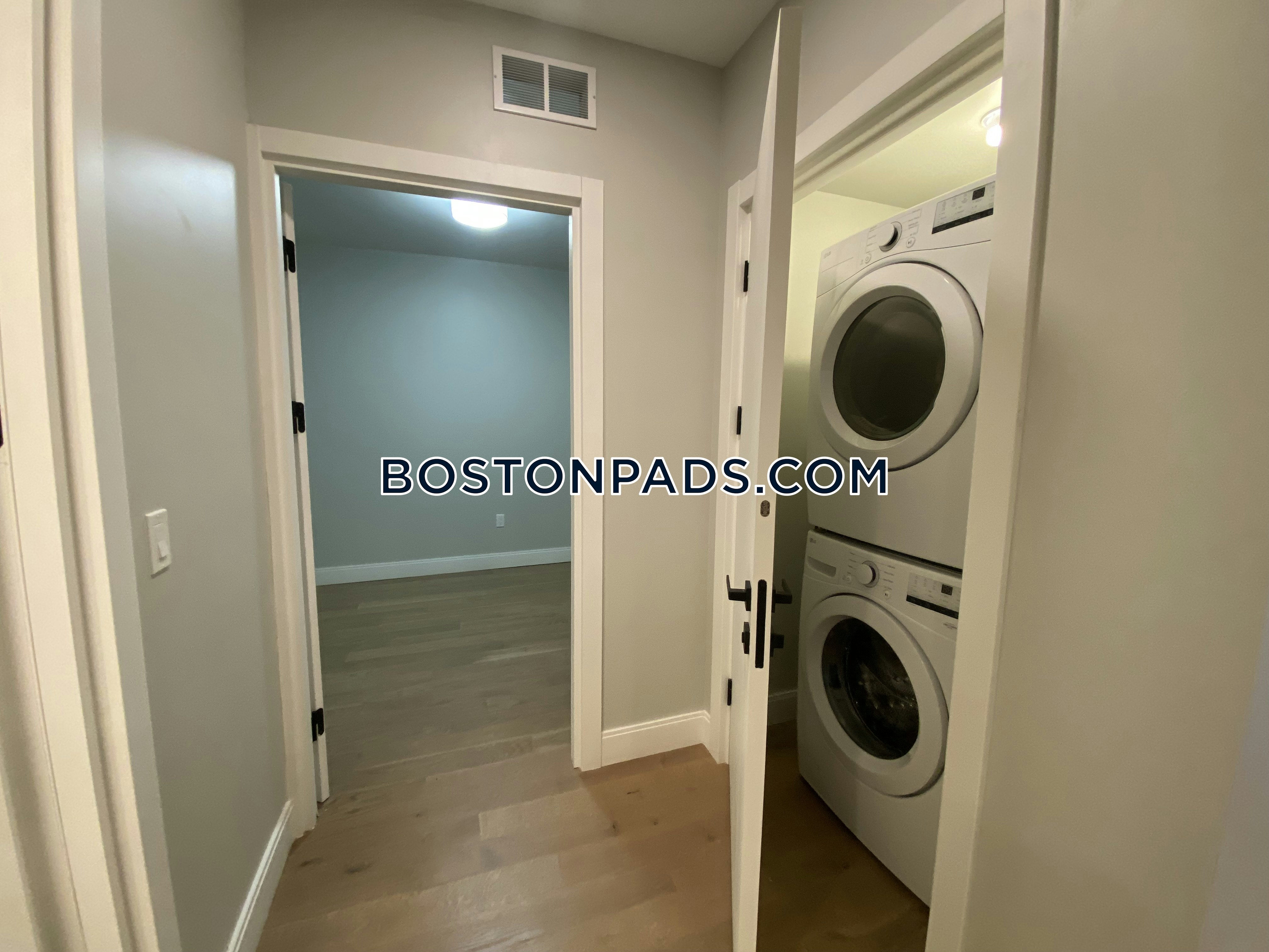 9 Central St. Photo 43