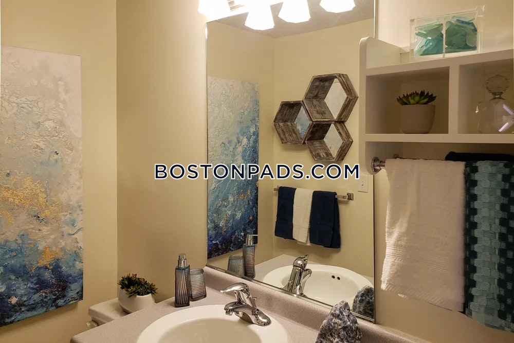 Beverly Commons Photo 13