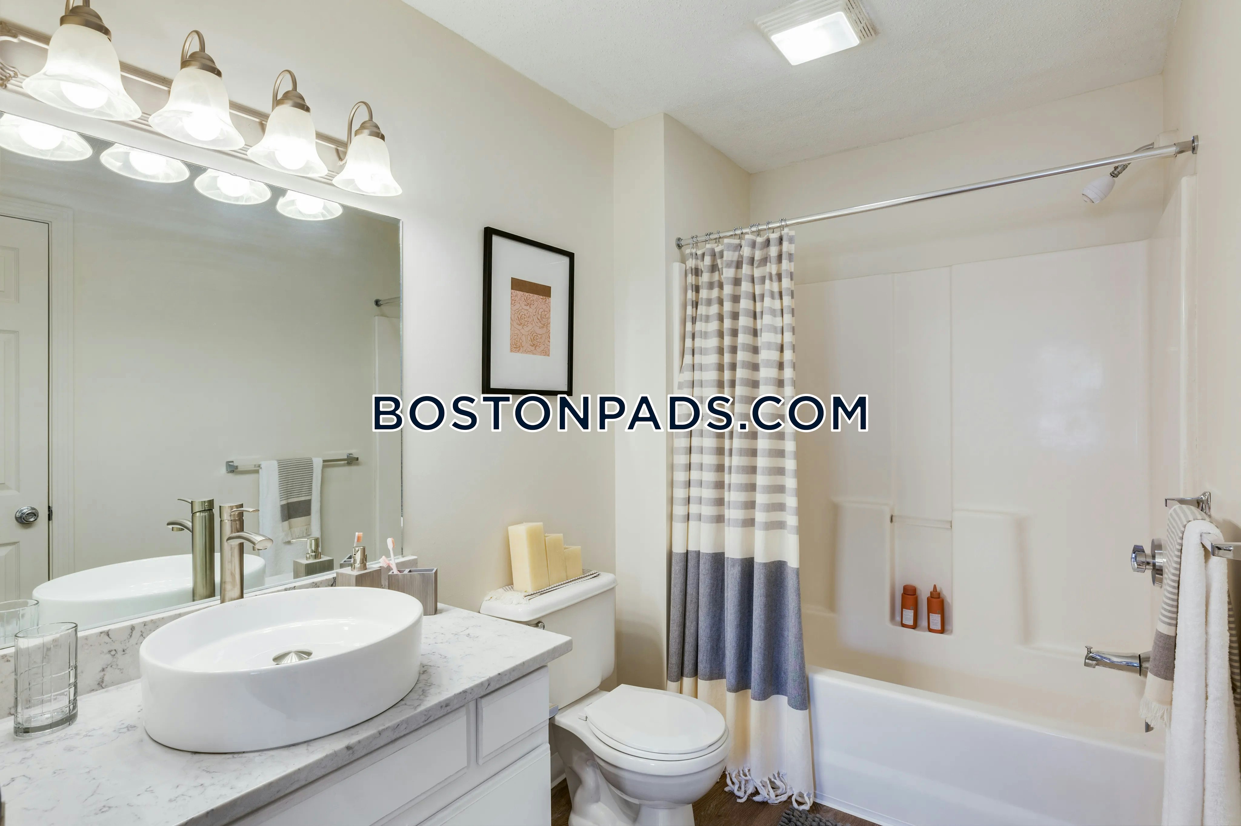 Residences at Tewksbury Commons Photo 24