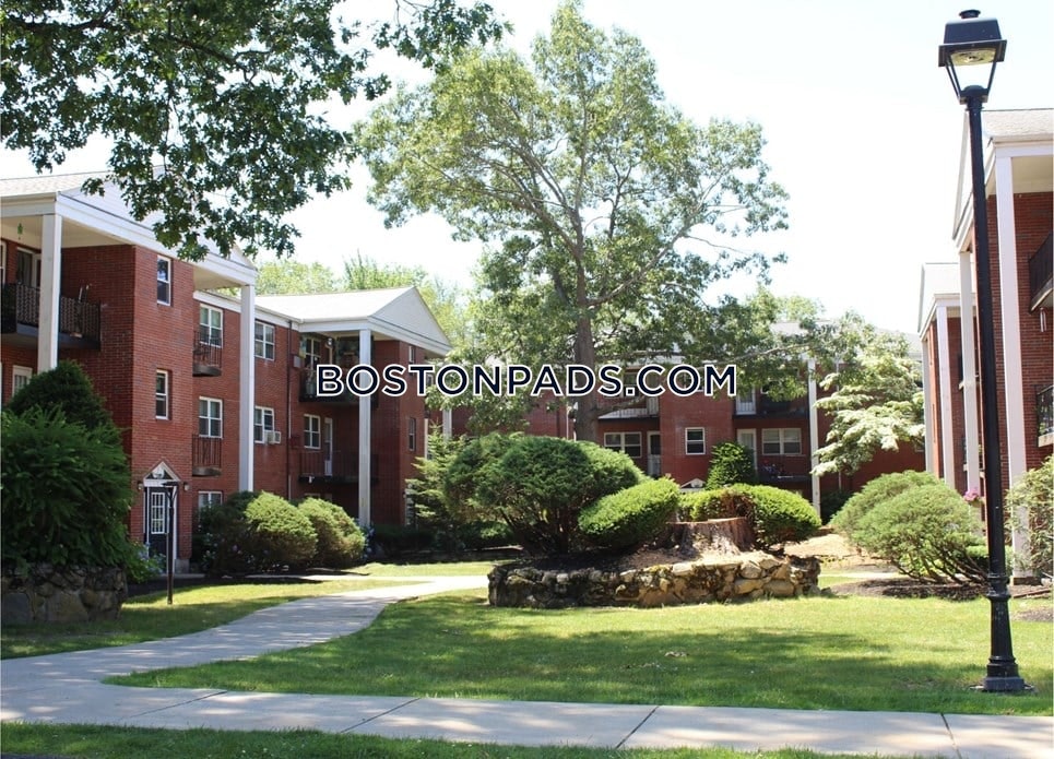 Gaslight Village Apartments Photo 26