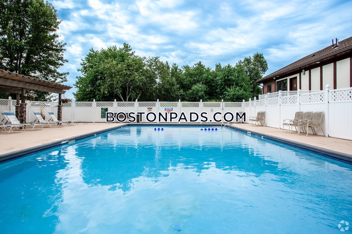 Tudor Glen Village Photo 6