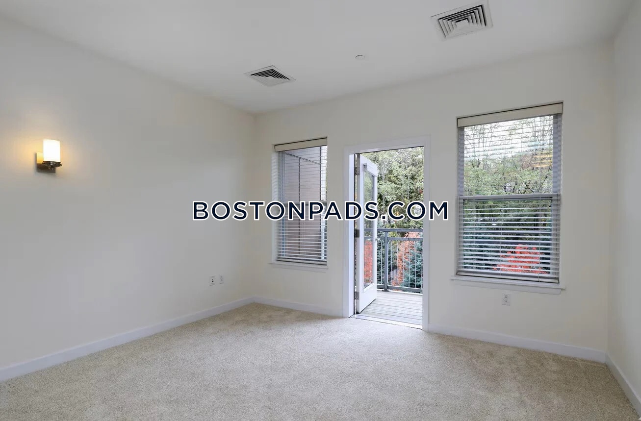 Brigham Square Photo 25