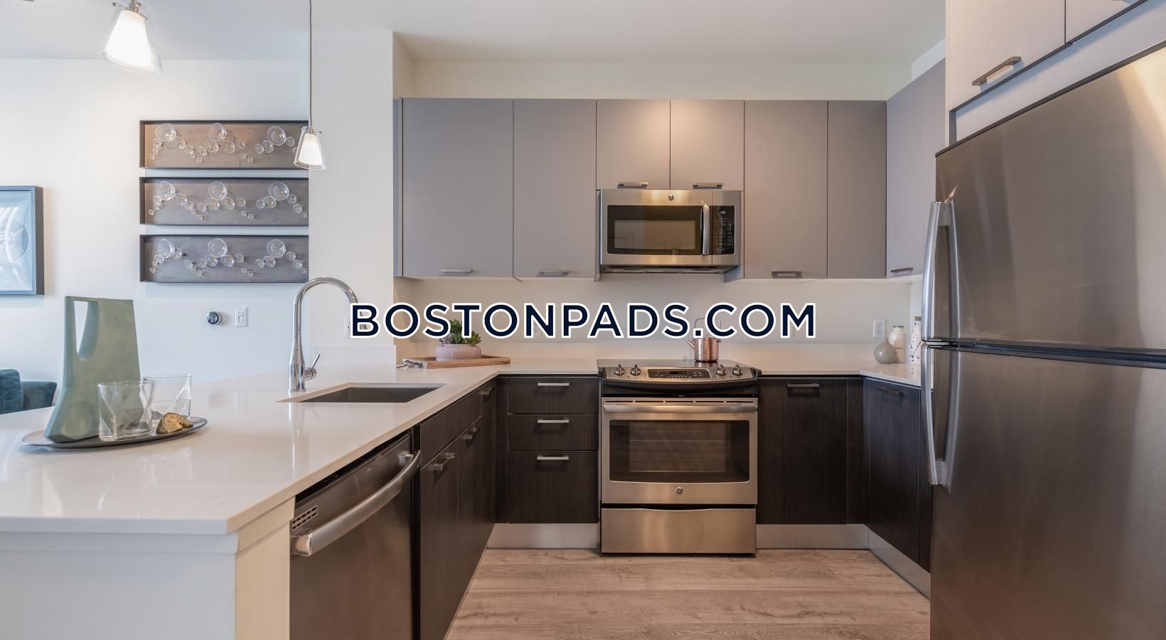 West of Chestnut Photo 23