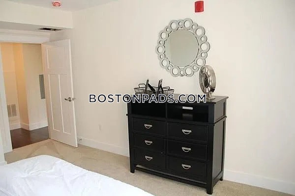 Wellesley Place Photo 2