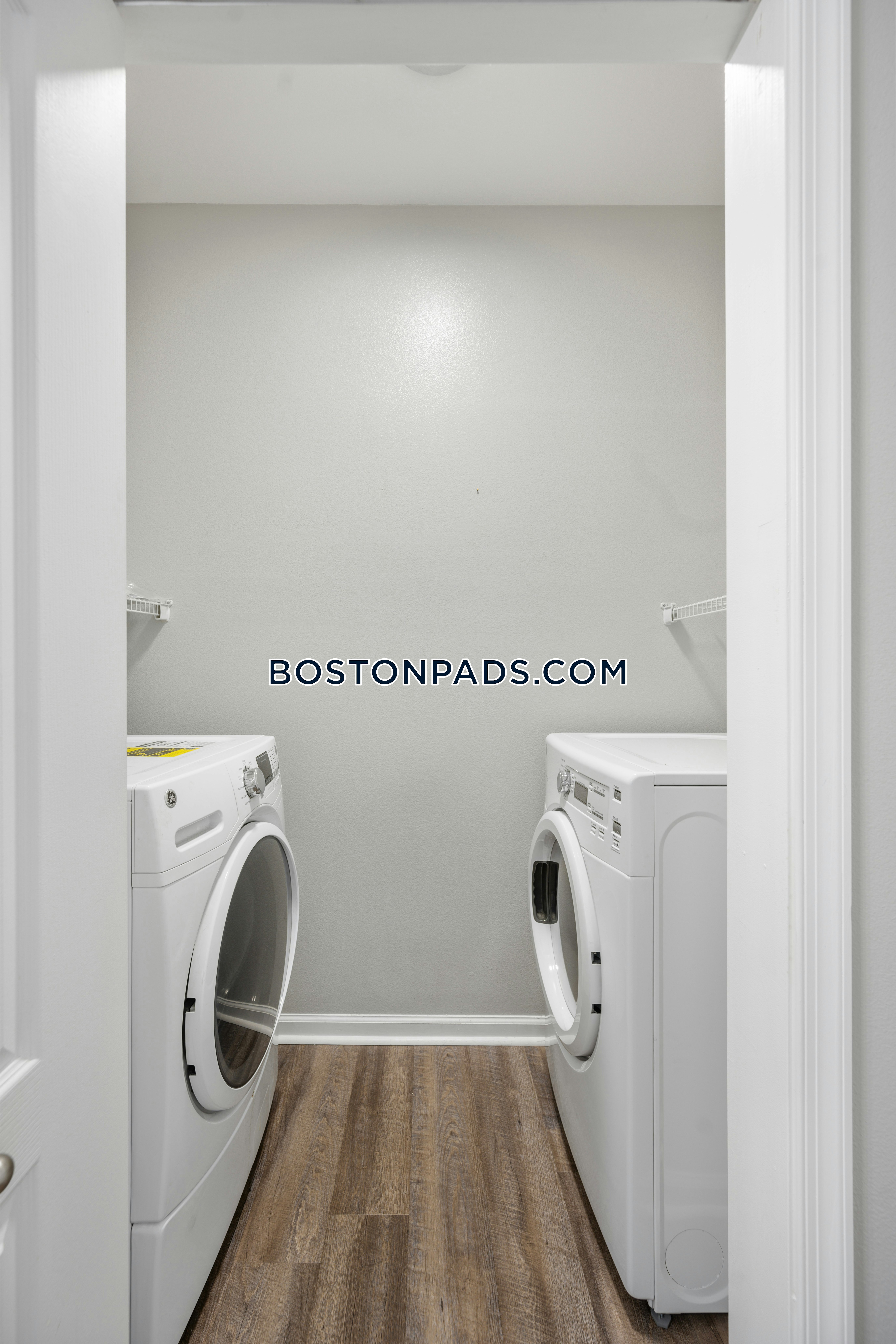 West Village Apartments Photo 7