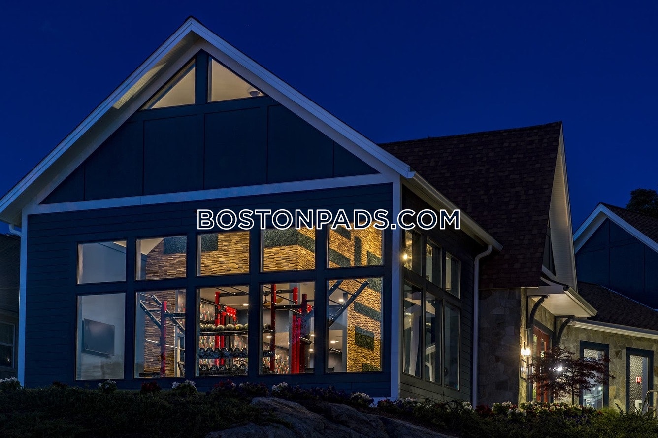 Halstead Beverly Townhomes Photo 10