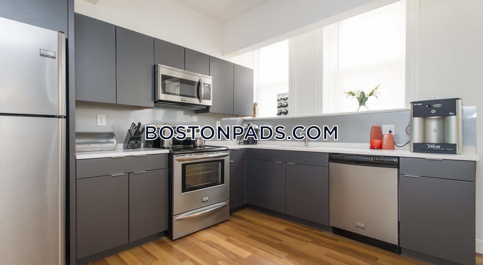 E3 Apartments Photo 17