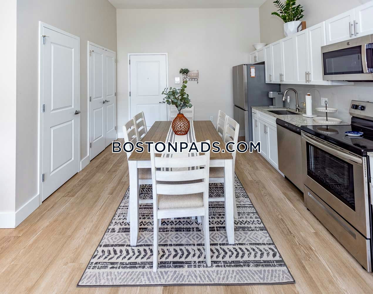 Residence at River's Edge Photo 18