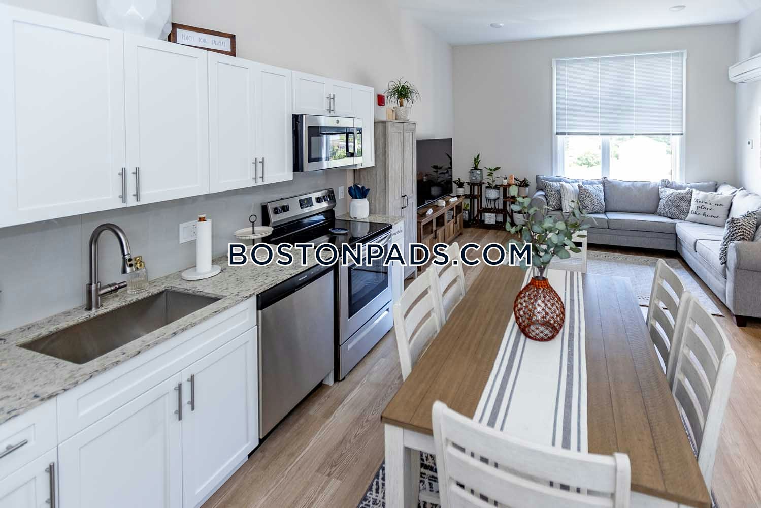 Residence at River's Edge Photo 15