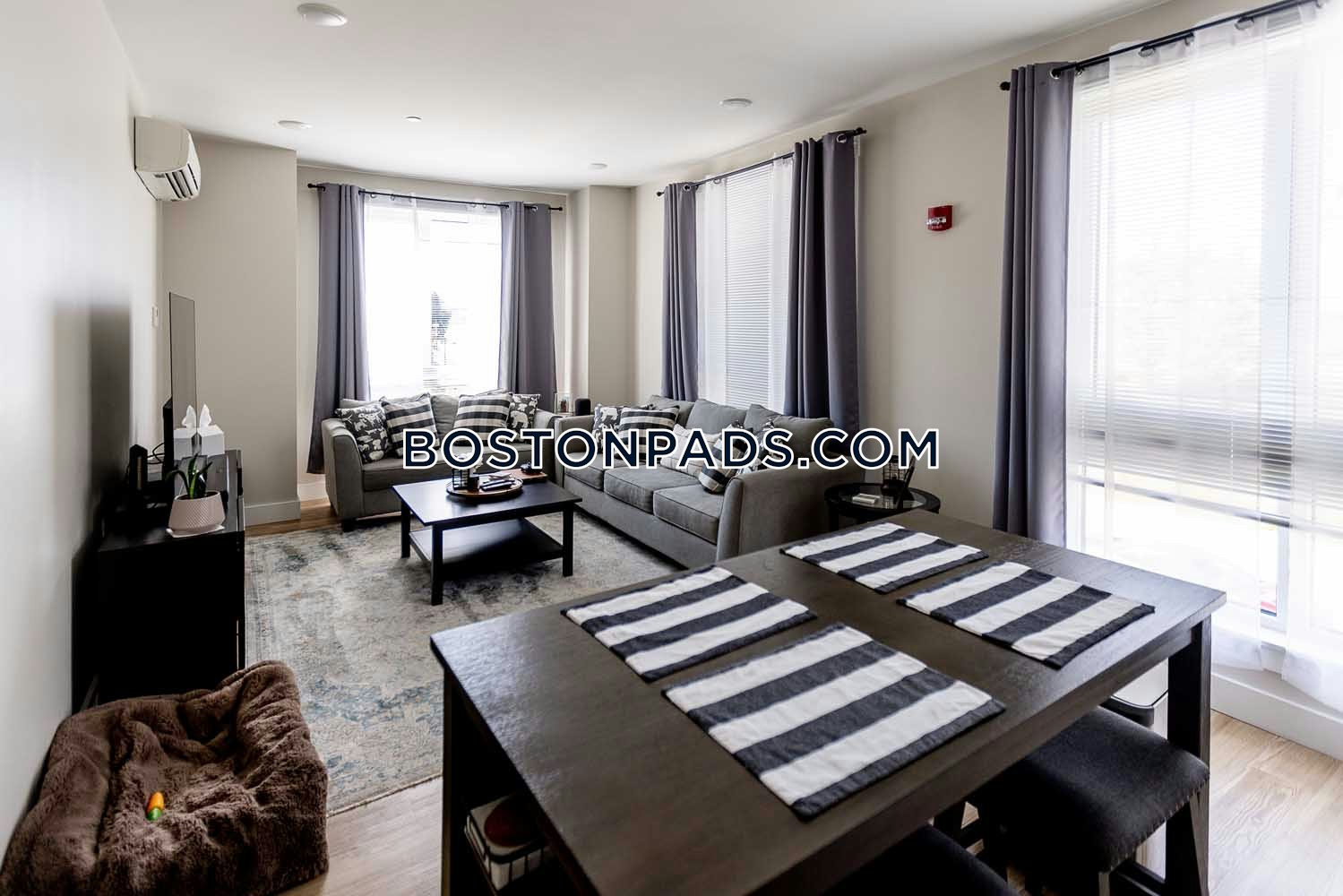 Residence at River's Edge Photo 8