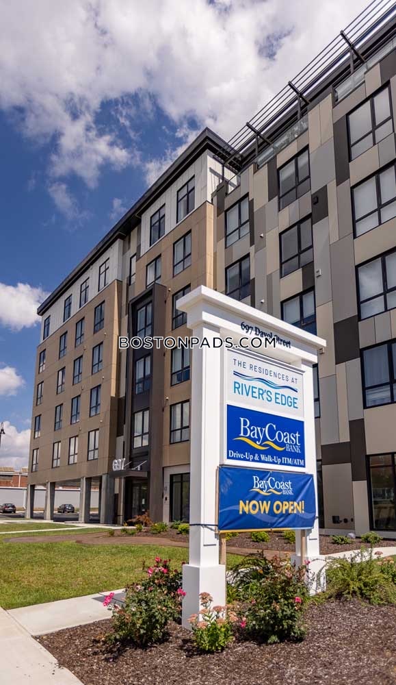 Residence at River's Edge Photo 25