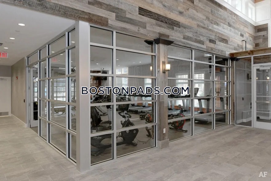 Elevation Apartments at Crown Colony Photo 11