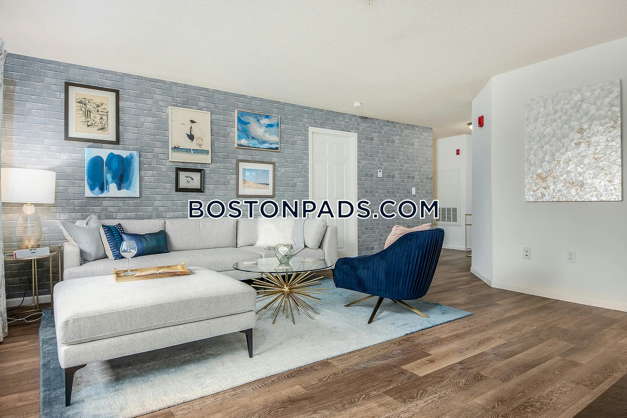 Essex Apartments Photo 24